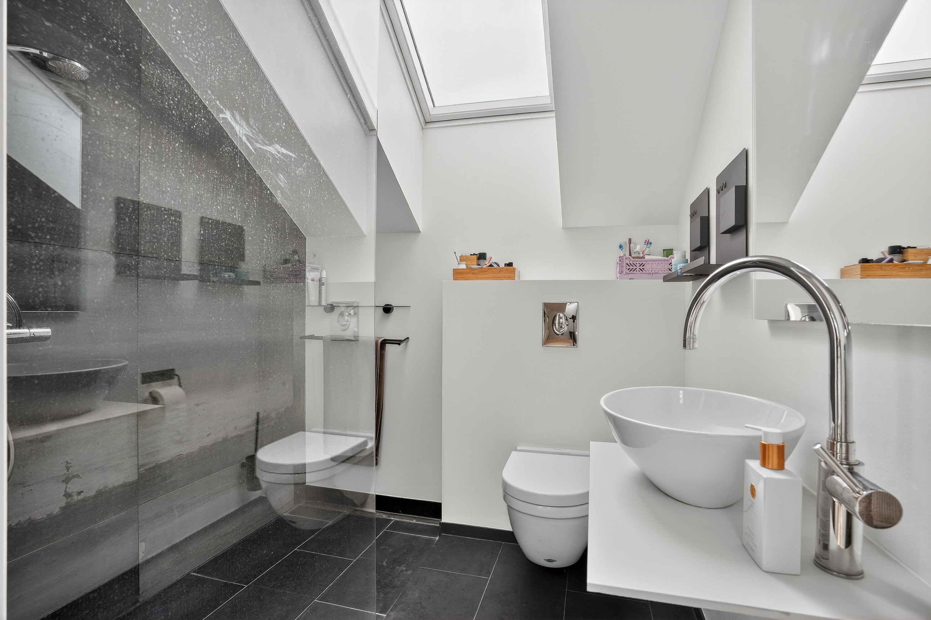 Fremhævet badeværelse billede i fuldskærmstilstand. Billede af Engdraget 25, 2500 Valby