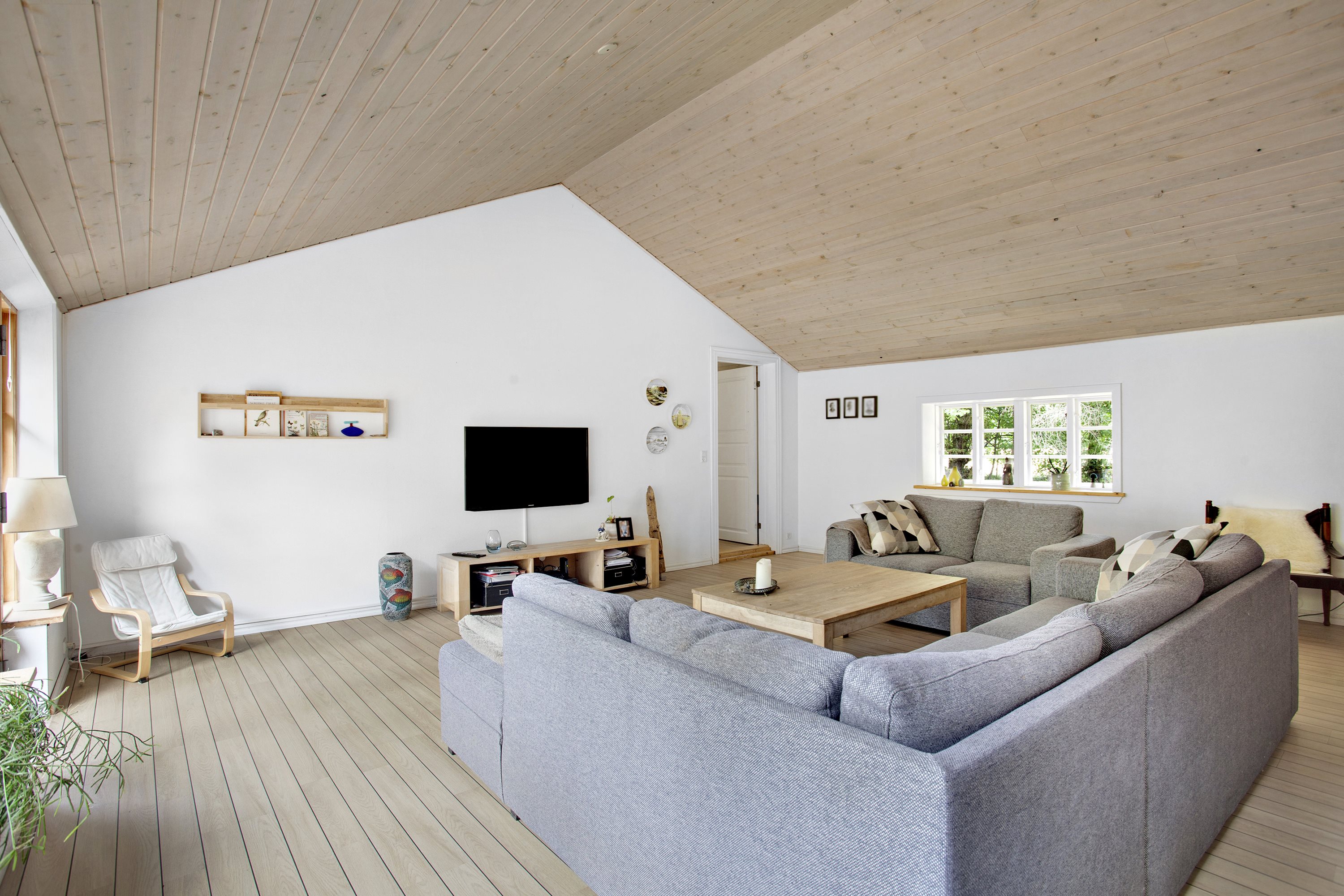 Fremhævet stue billede i fuldskærmstilstand. Billede af Lille Skovvej 9, Byrum, 9940 Læsø