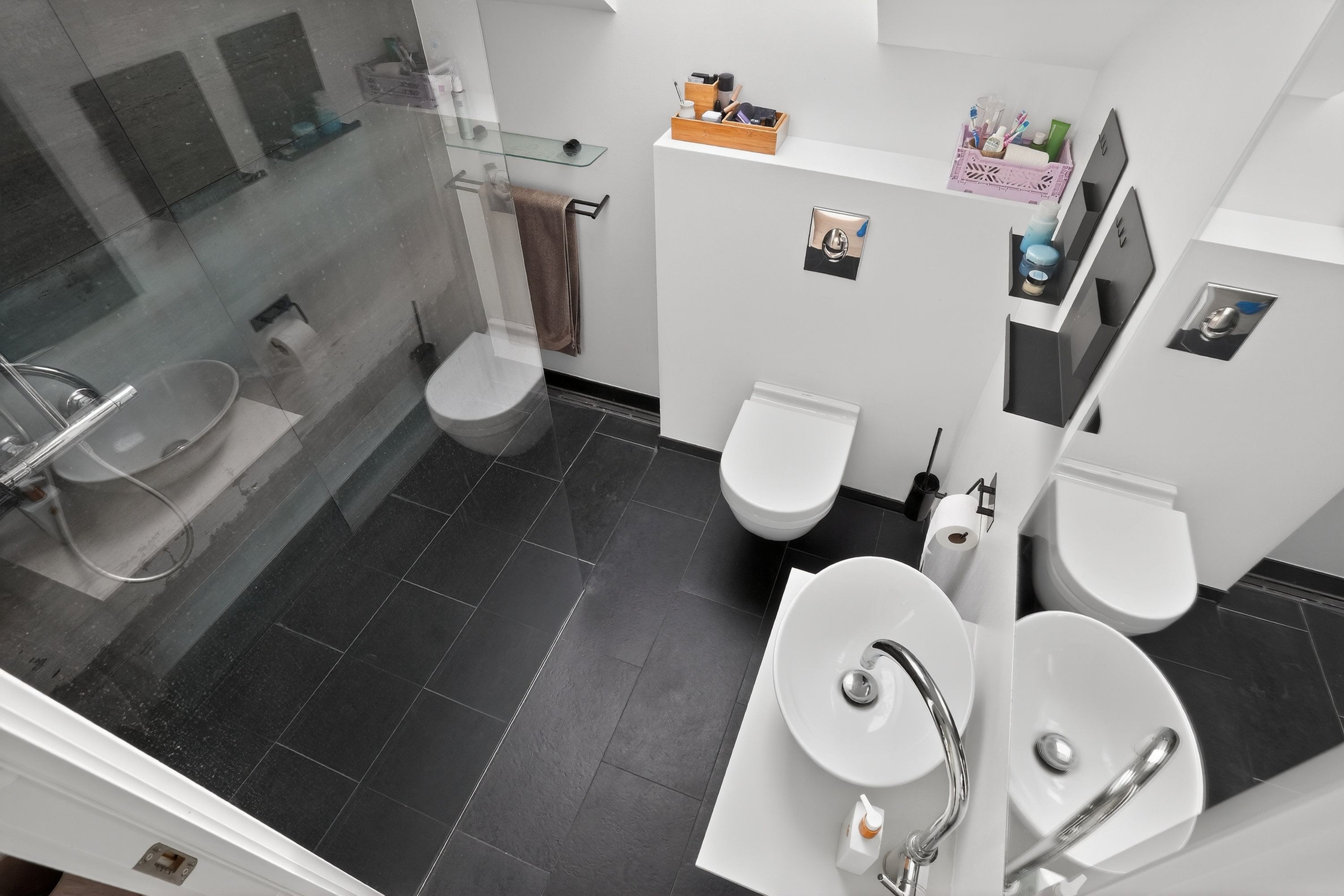 Fremhævet badeværelse billede i fuldskærmstilstand. Billede af Engdraget 25, 2500 Valby