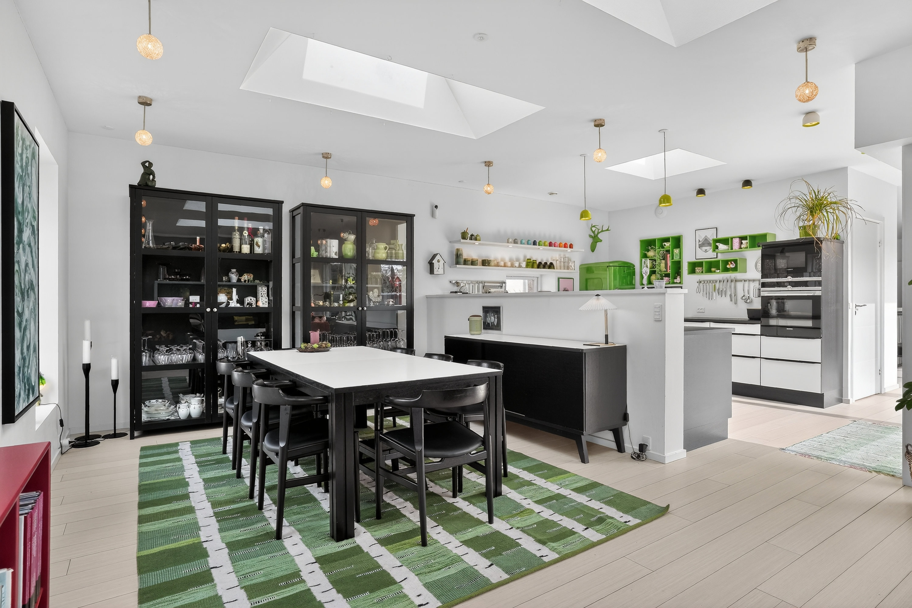 Fremhævet spisestue billede i fuldskærmstilstand. Billede af Engdraget 25, 2500 Valby