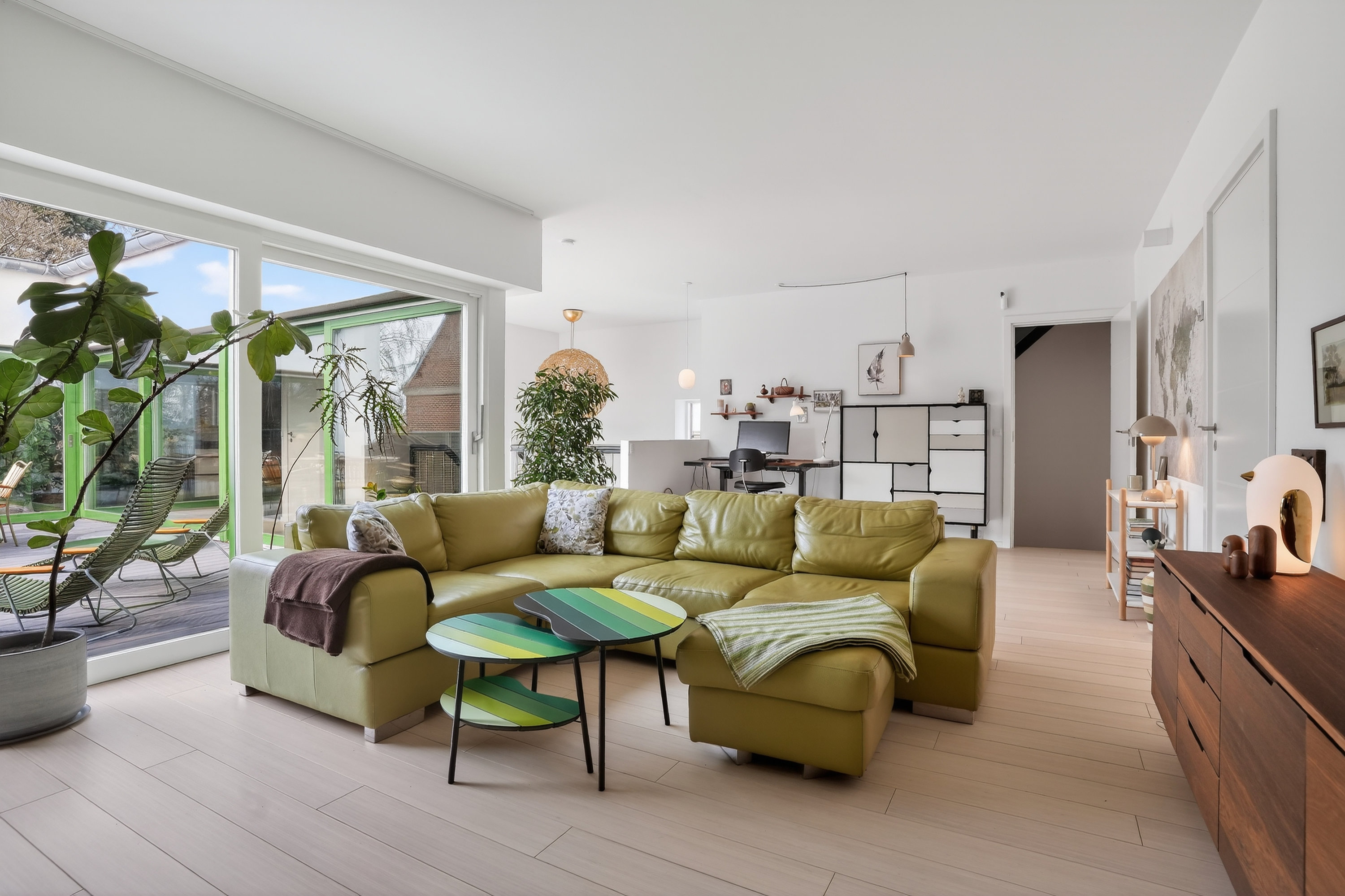 Fremhævet stue billede i fuldskærmstilstand. Billede af Engdraget 25, 2500 Valby