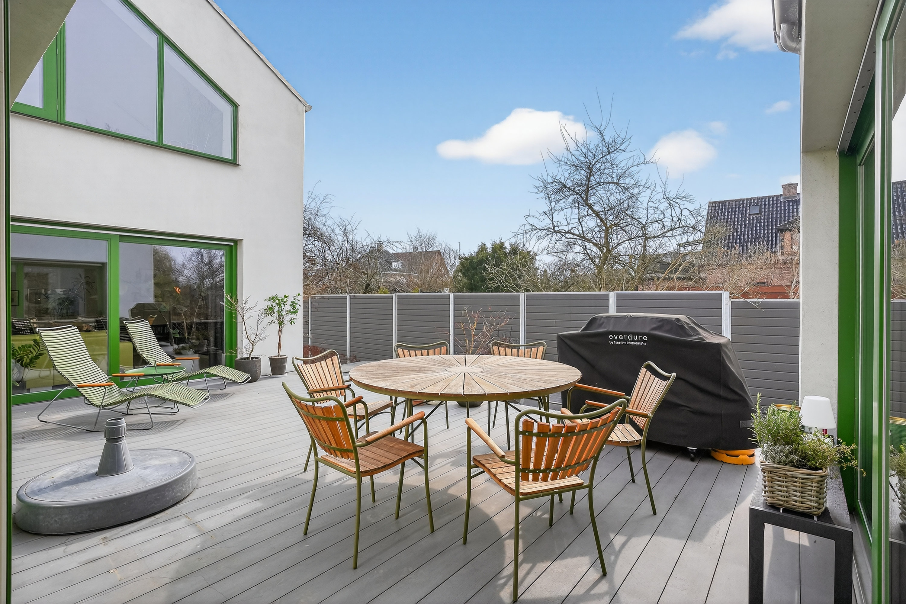 Fremhævet terrasse billede i fuldskærmstilstand. Billede af Engdraget 25, 2500 Valby