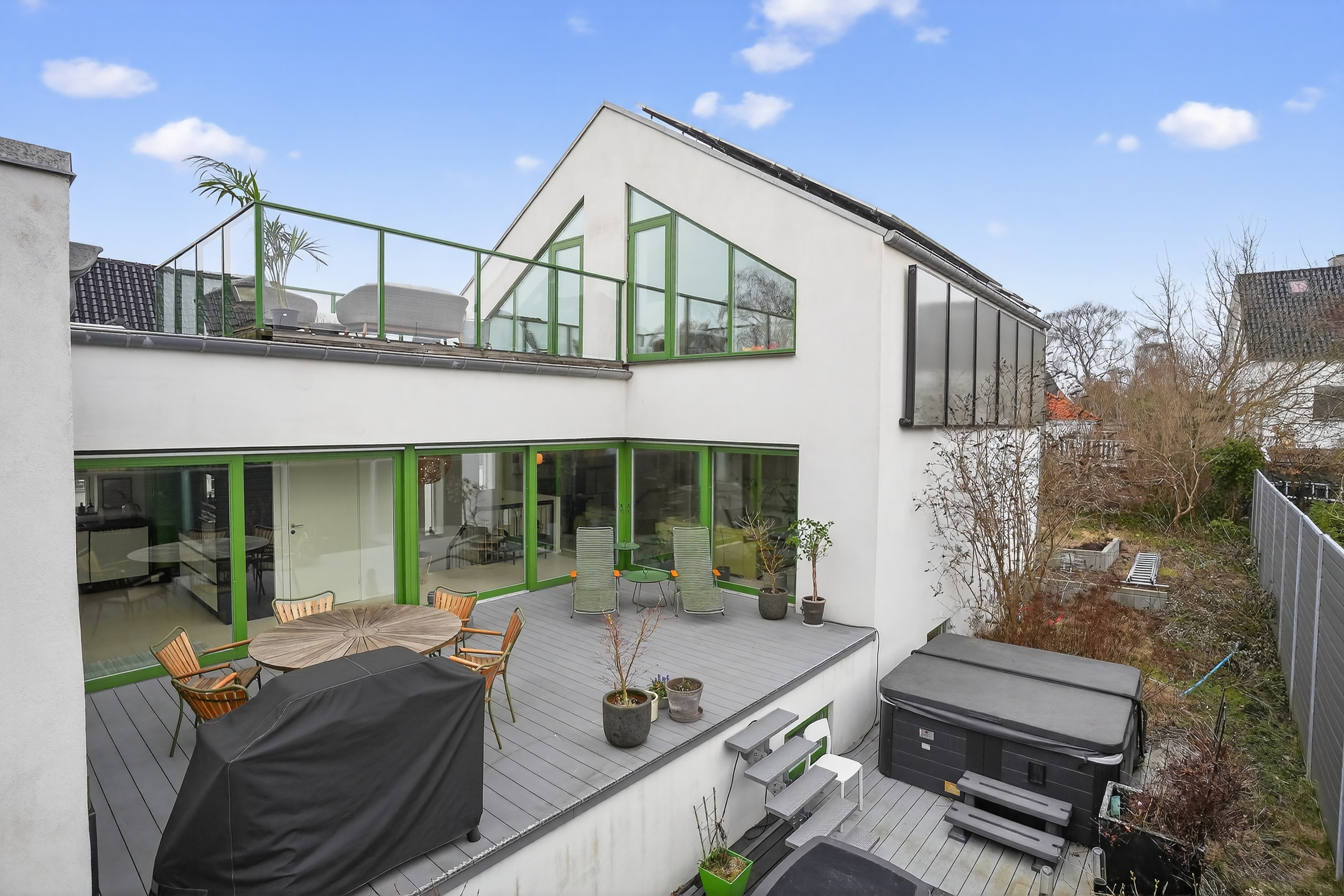 Fremhævet terrasse billede i fuldskærmstilstand. Billede af Engdraget 25, 2500 Valby