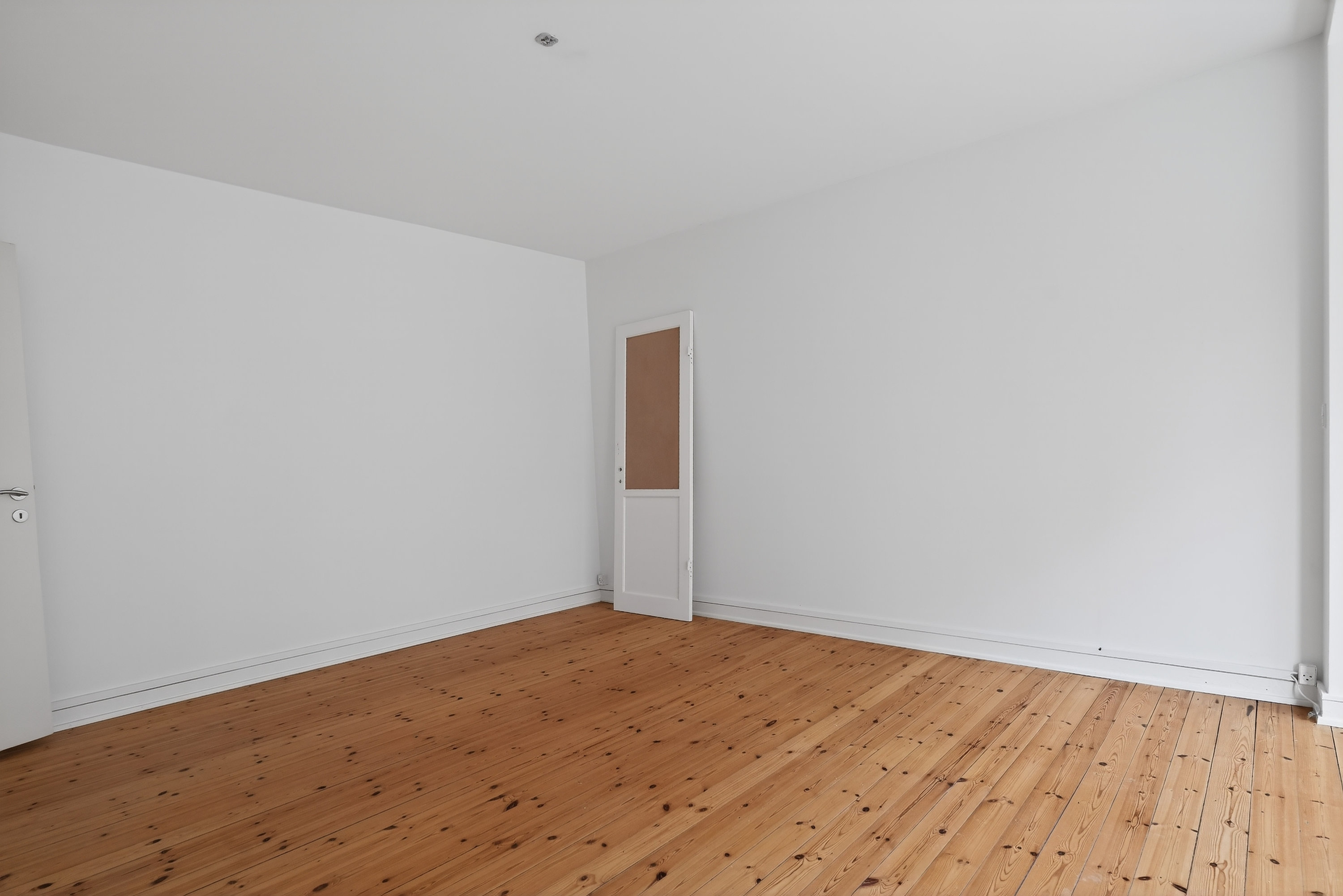 Fremhævet stue billede i fuldskærmstilstand. Billede af Ved Andebakken 5, st.. th., 2000 Frederiksberg