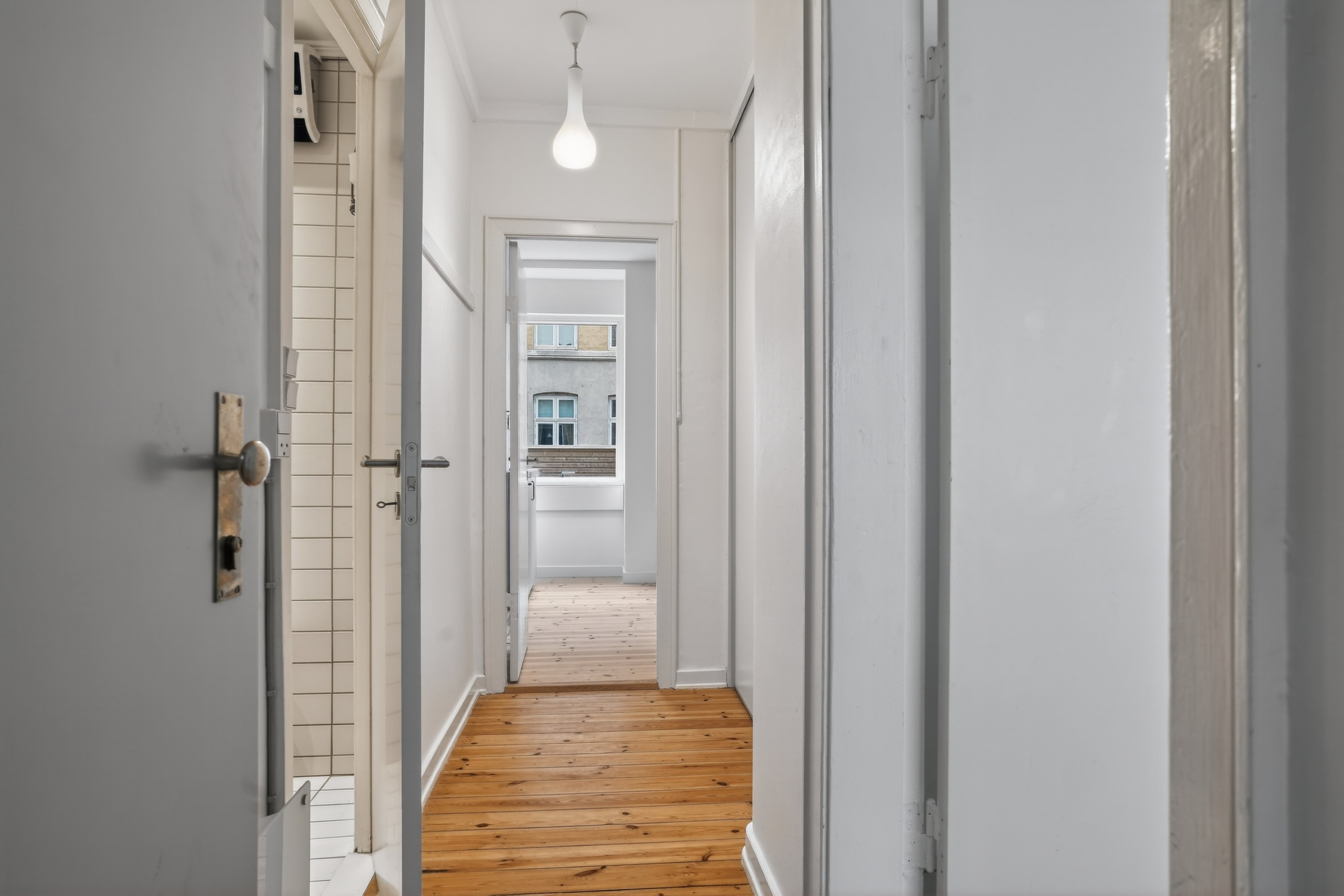 Fremhævet entré billede i fuldskærmstilstand. Billede af Ved Andebakken 5, st.. th., 2000 Frederiksberg