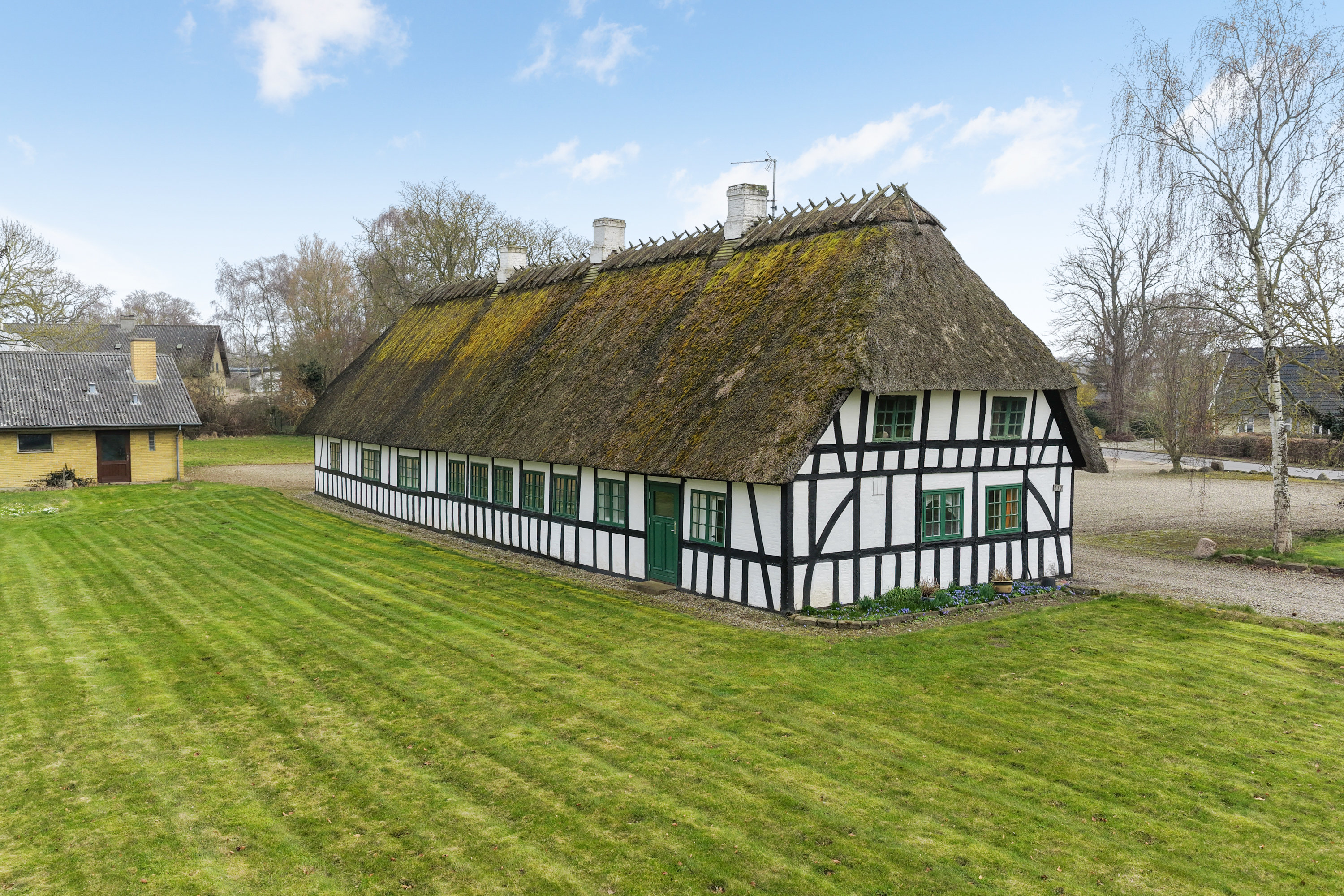 Fremhævet facade billede i fuldskærmstilstand. Billede af Strandgade 117, Strandby, 5683 Haarby