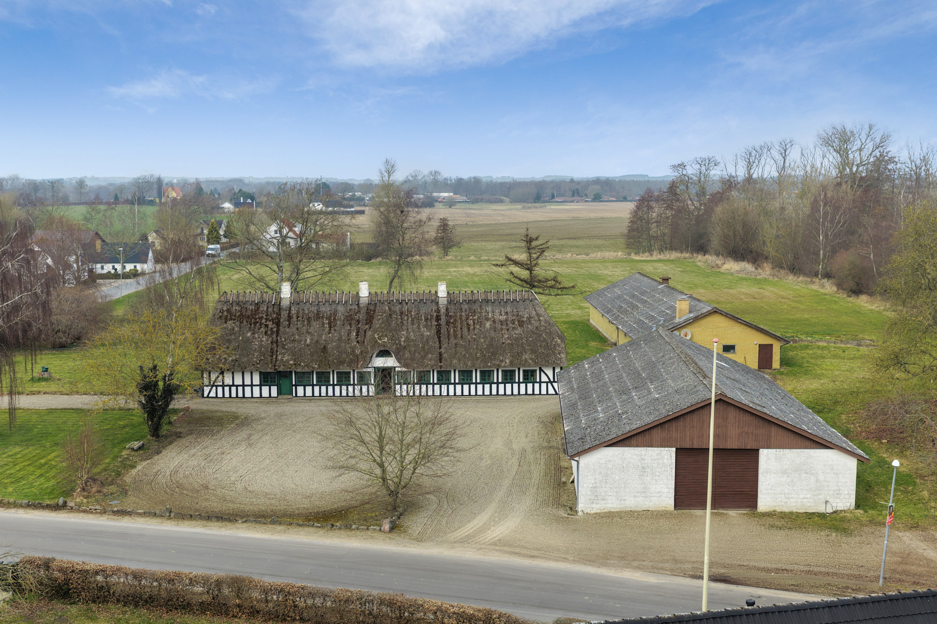 Fremhævet facade billede i fuldskærmstilstand. Billede af Strandgade 117, Strandby, 5683 Haarby