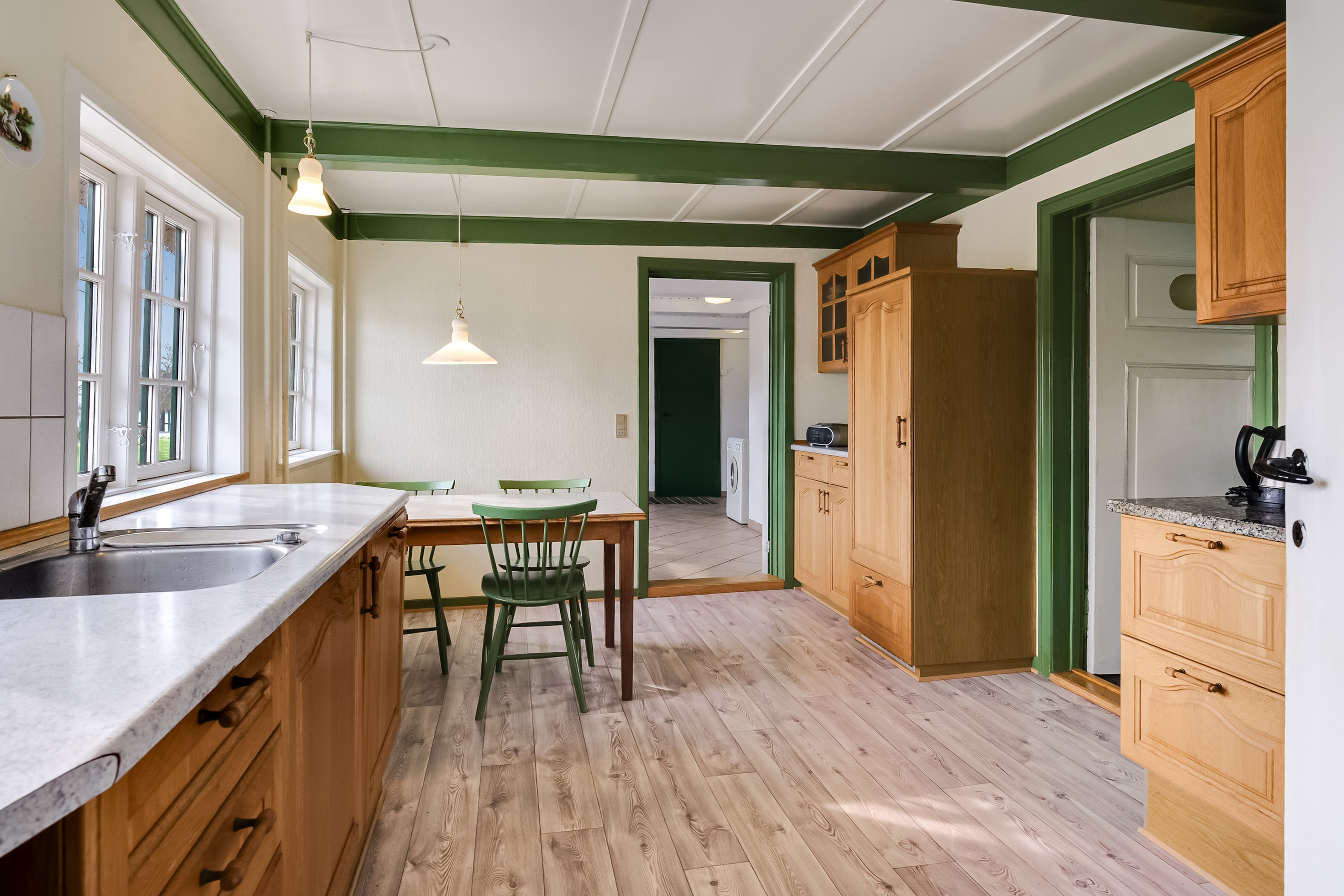 Fremhævet køkken billede i fuldskærmstilstand. Billede af Strandgade 117, Strandby, 5683 Haarby