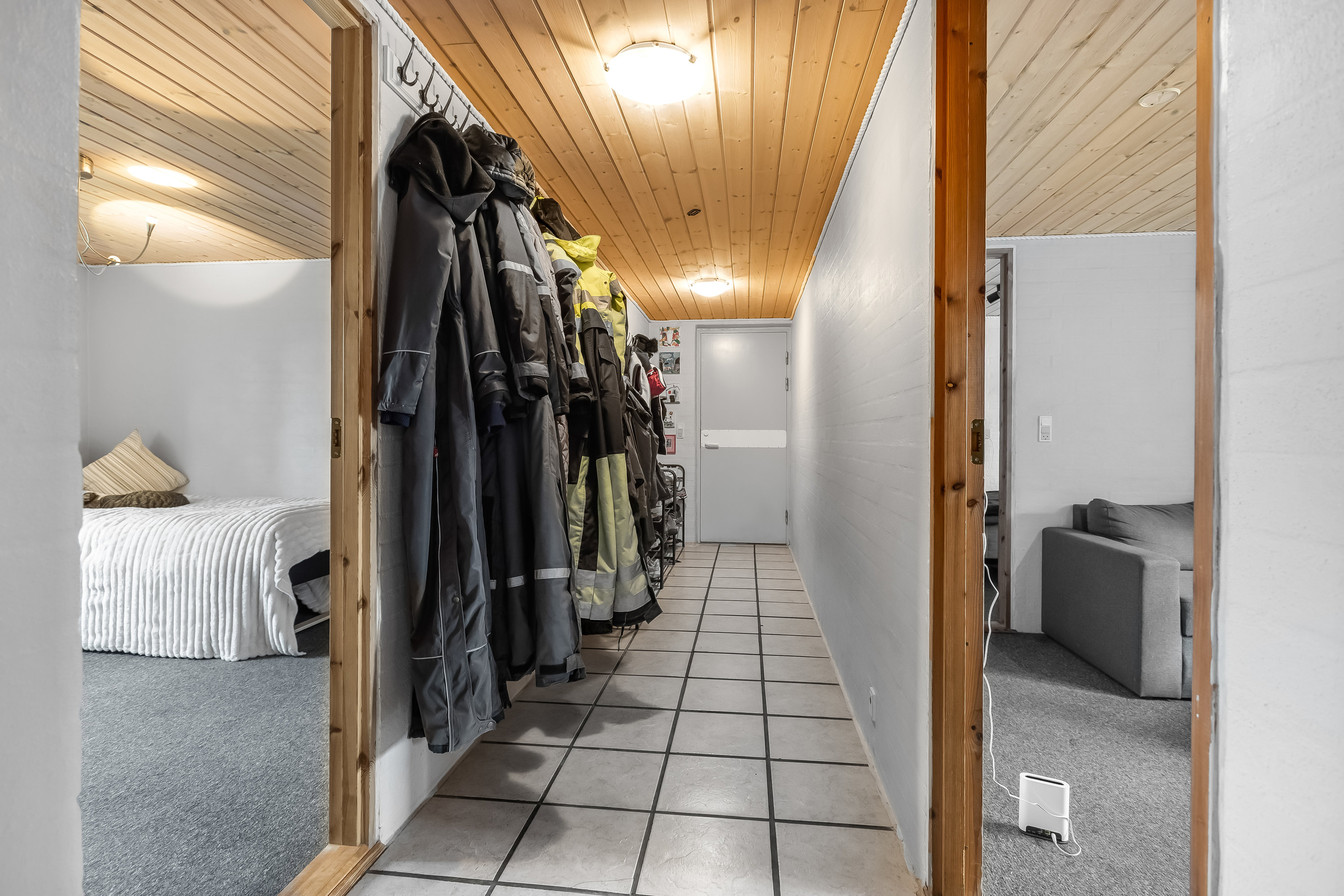 Fremhævet gang billede i fuldskærmstilstand. Billede af Vestervej 10, 6980 Tim