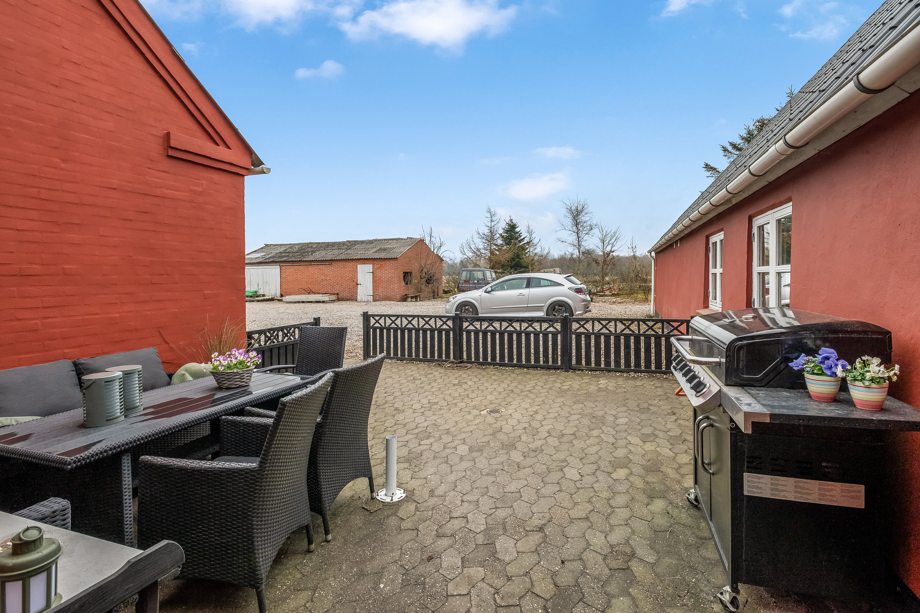 Fremhævet terrasse billede i fuldskærmstilstand. Billede af Vestervej 10, 6980 Tim