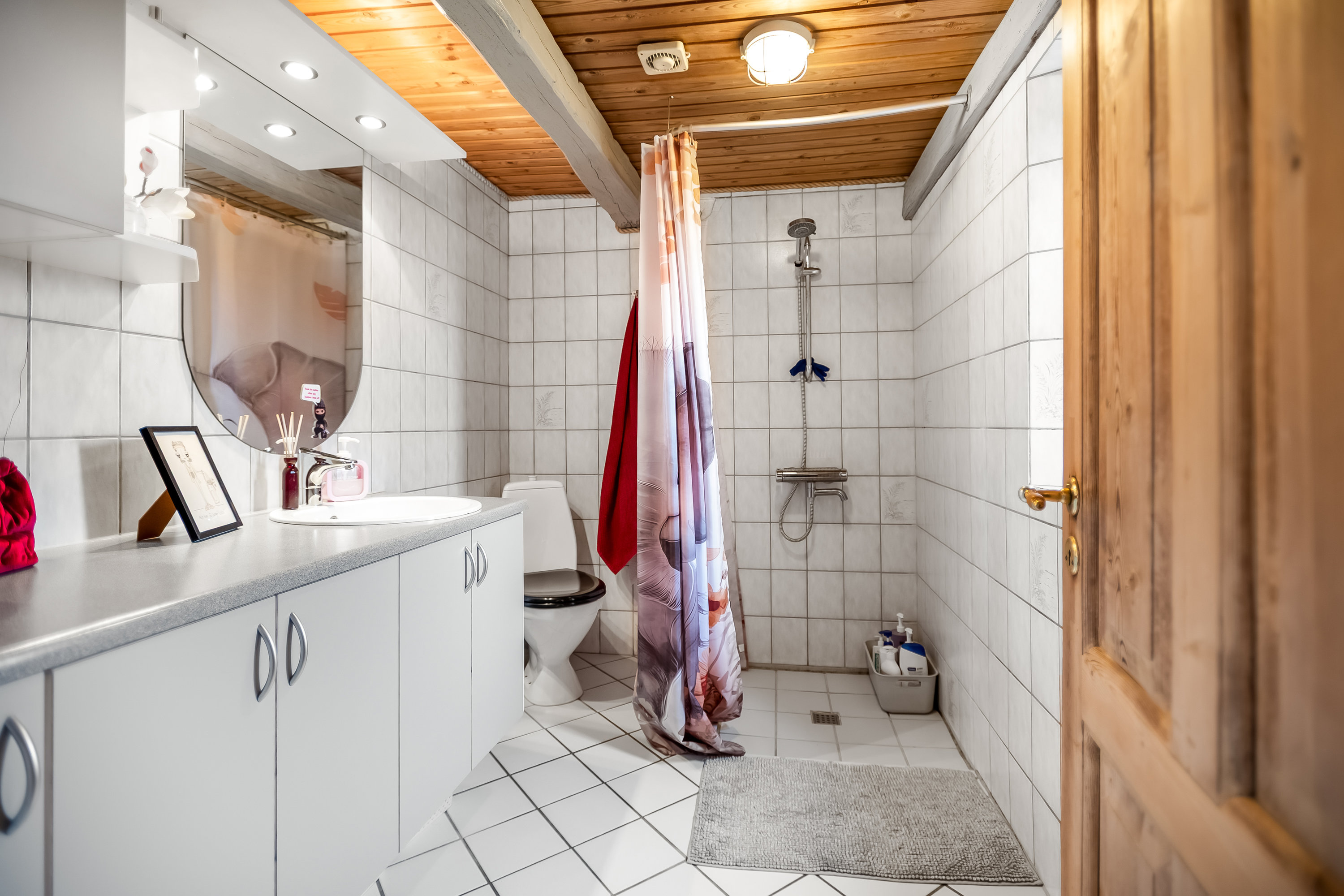 Fremhævet badeværelse billede i fuldskærmstilstand. Billede af Vestervej 10, 6980 Tim