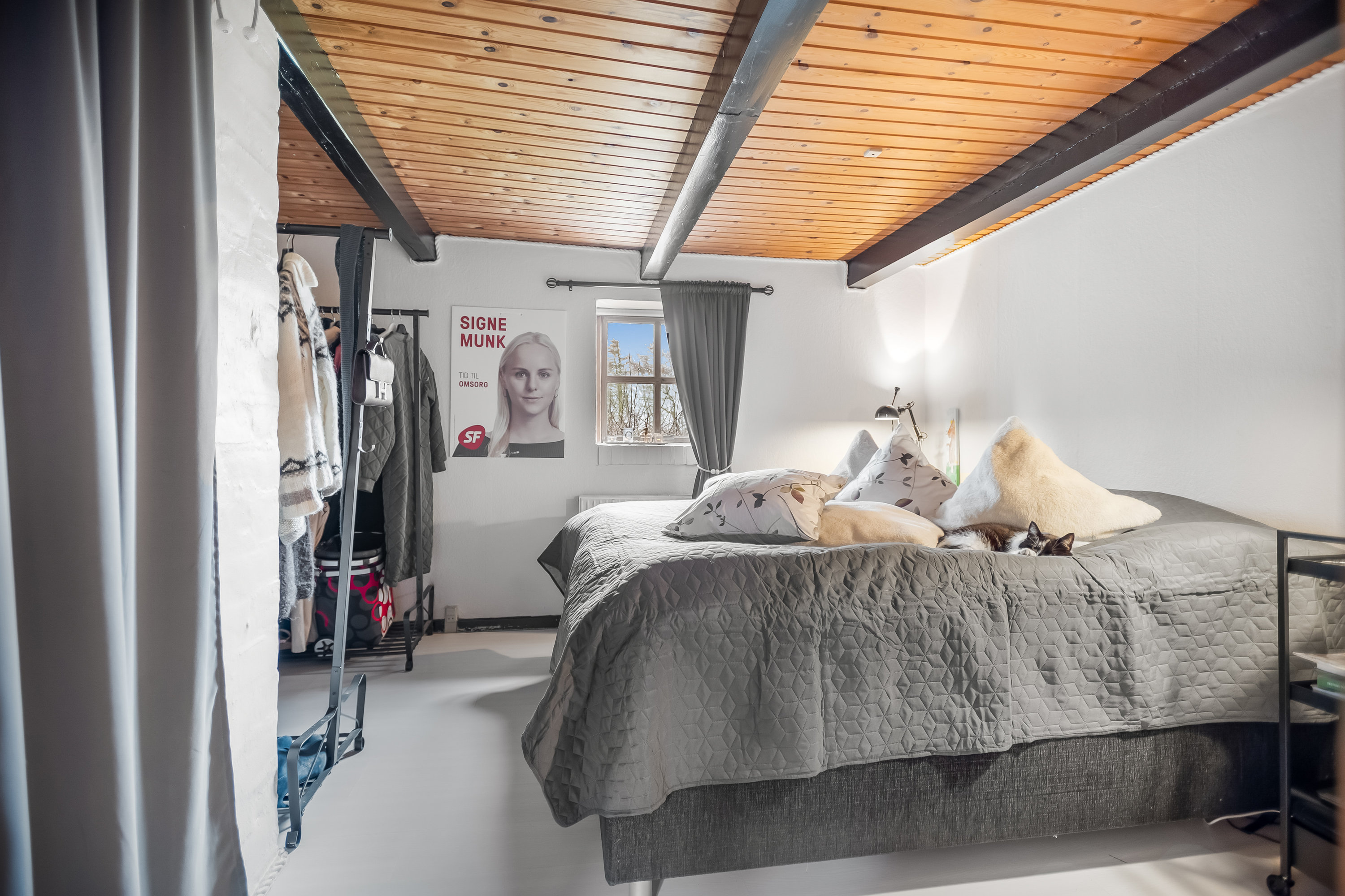 Fremhævet soveværelse billede i fuldskærmstilstand. Billede af Vestervej 10, 6980 Tim