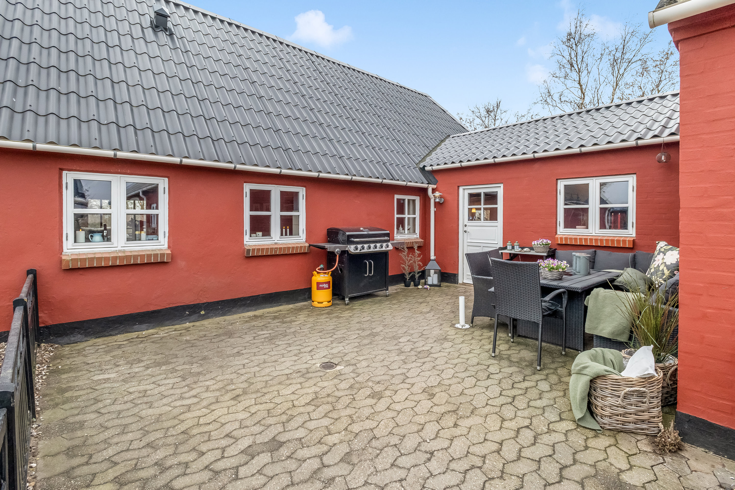 Fremhævet terrasse billede i fuldskærmstilstand. Billede af Vestervej 10, 6980 Tim