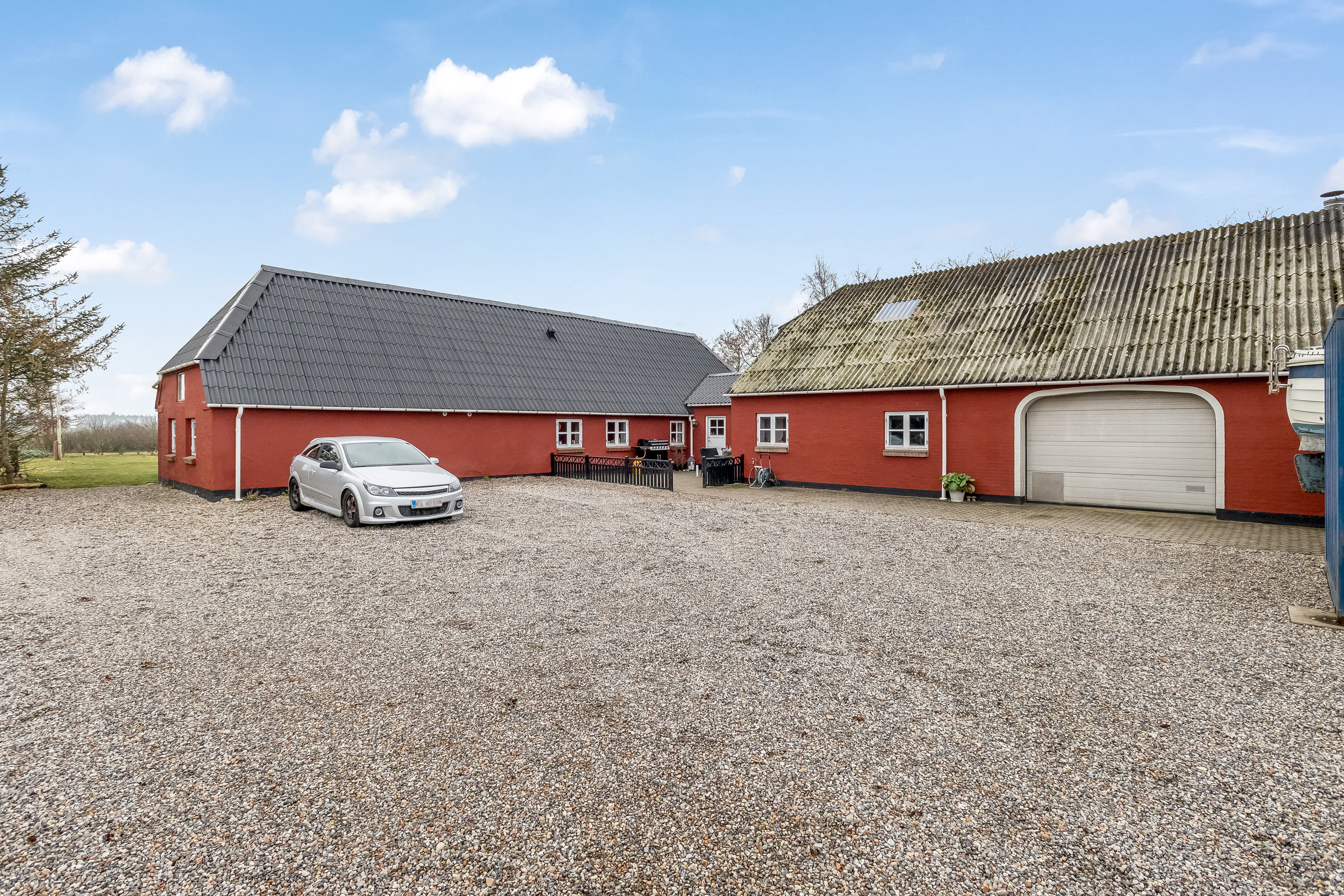 Miniaturebillede 1: gårdsplads. Billede af Vestervej 10, 6980 Tim