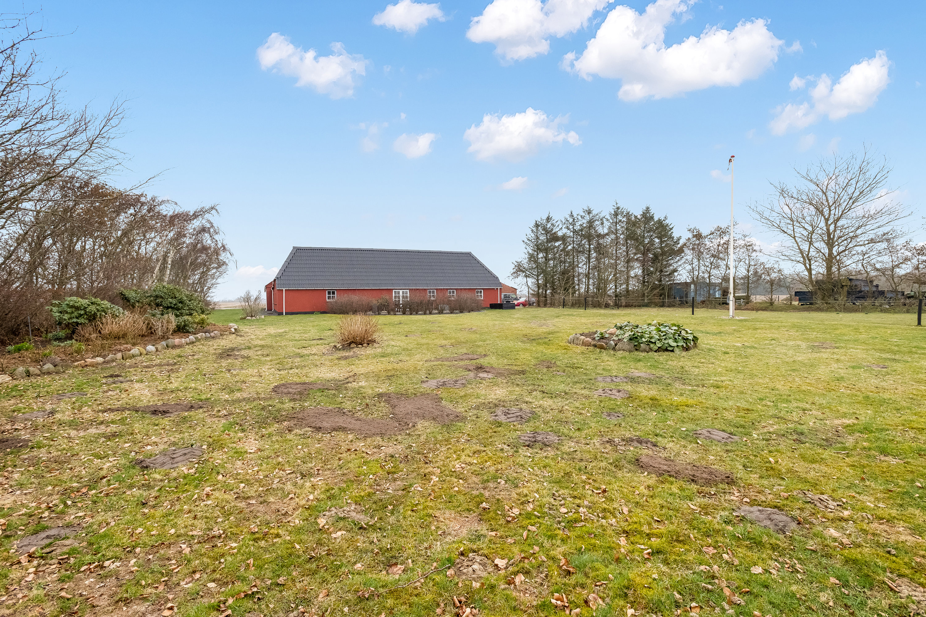 Fremhævet have billede i fuldskærmstilstand. Billede af Vestervej 10, 6980 Tim