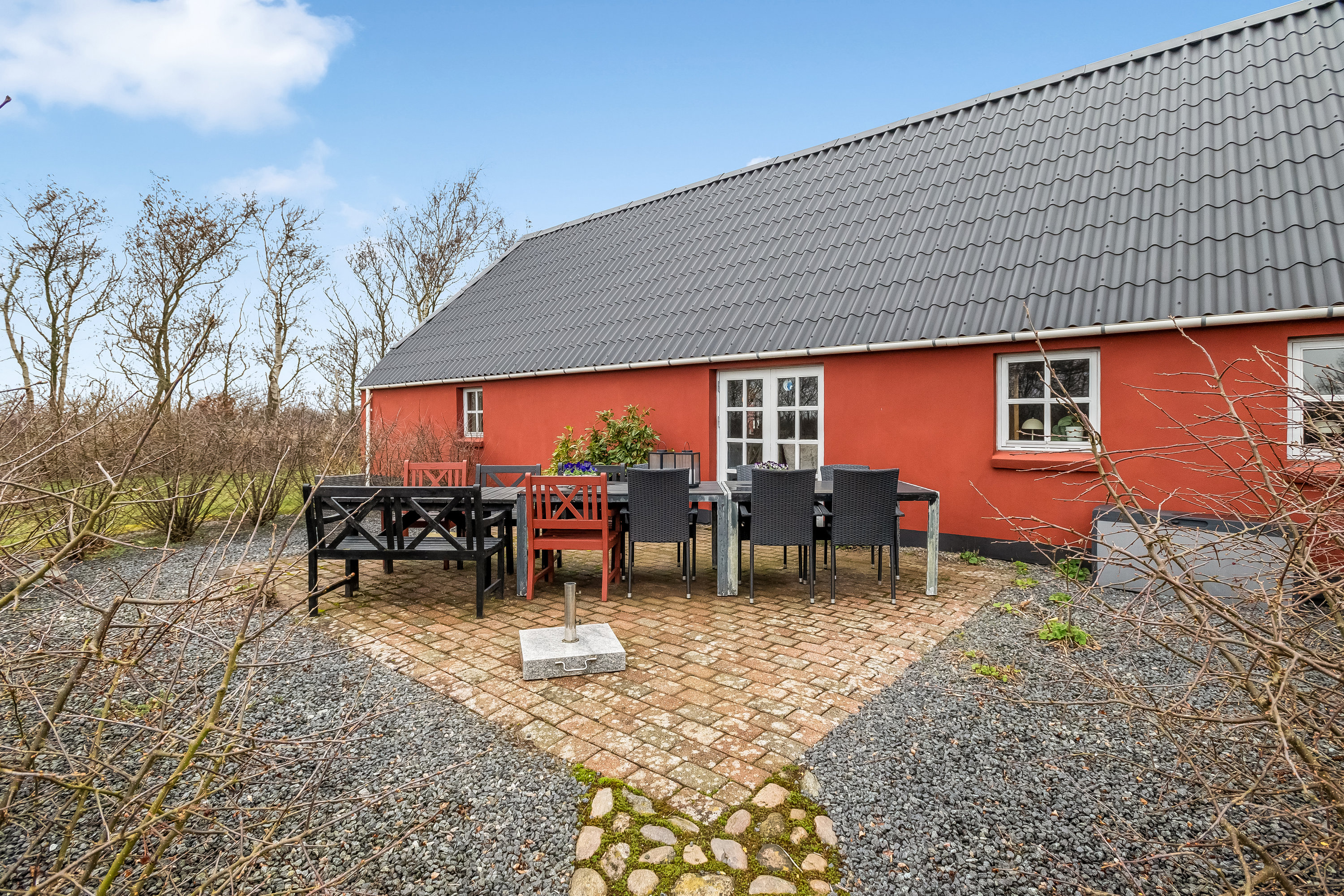 Fremhævet terrasse billede i fuldskærmstilstand. Billede af Vestervej 10, 6980 Tim