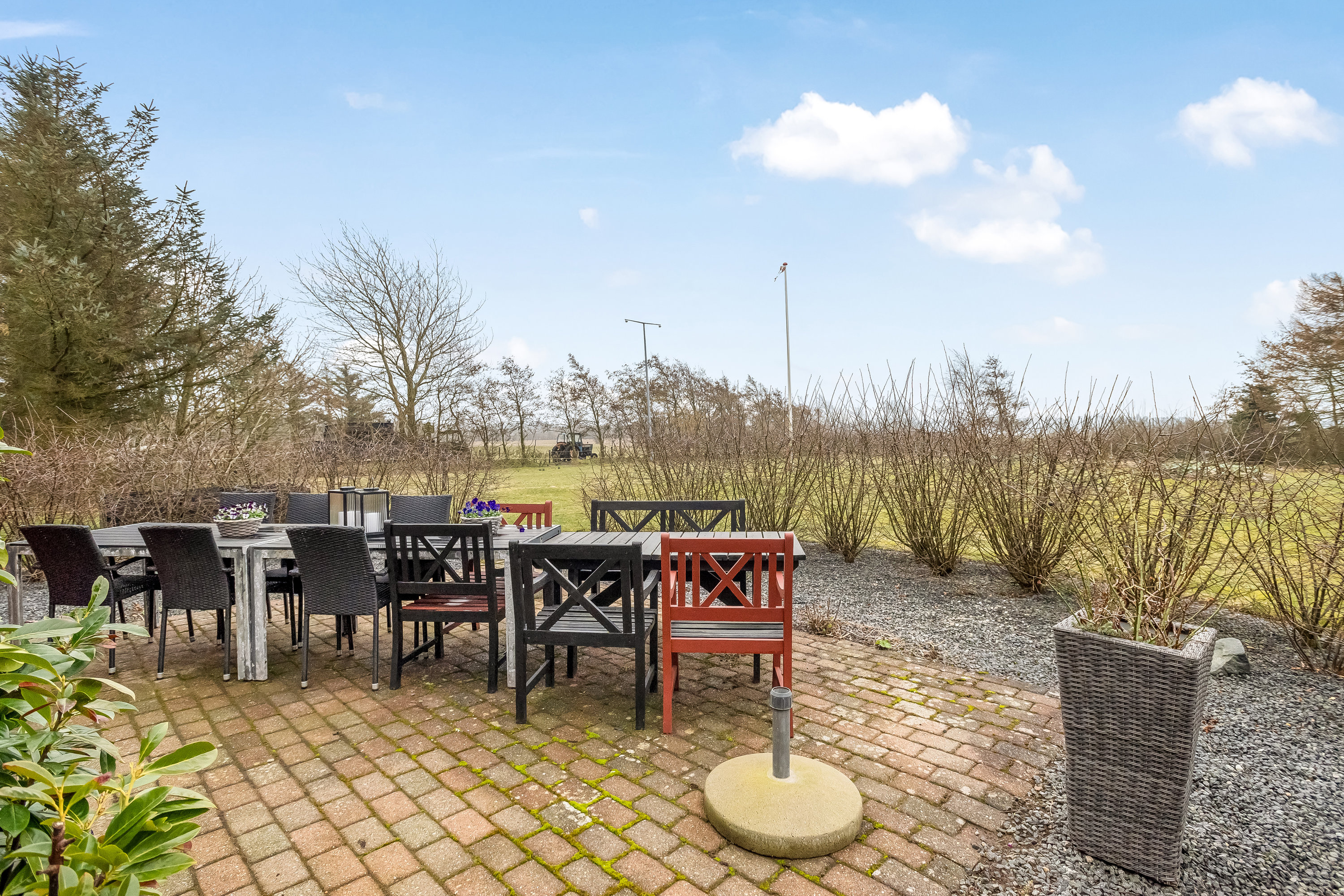 Fremhævet terrasse billede i fuldskærmstilstand. Billede af Vestervej 10, 6980 Tim