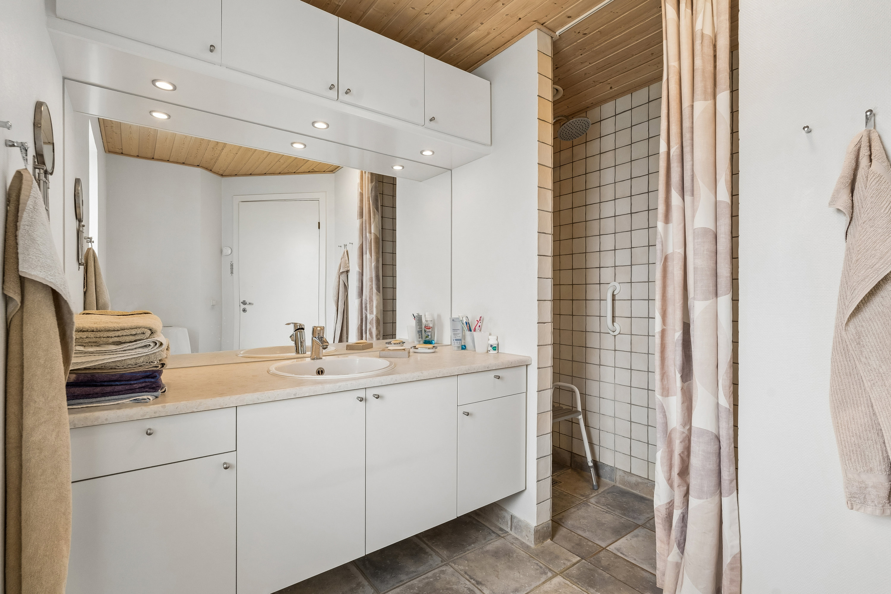 Fremhævet badeværelse billede i fuldskærmstilstand. Billede af Ranunkelvej 36, 8722 Hedensted