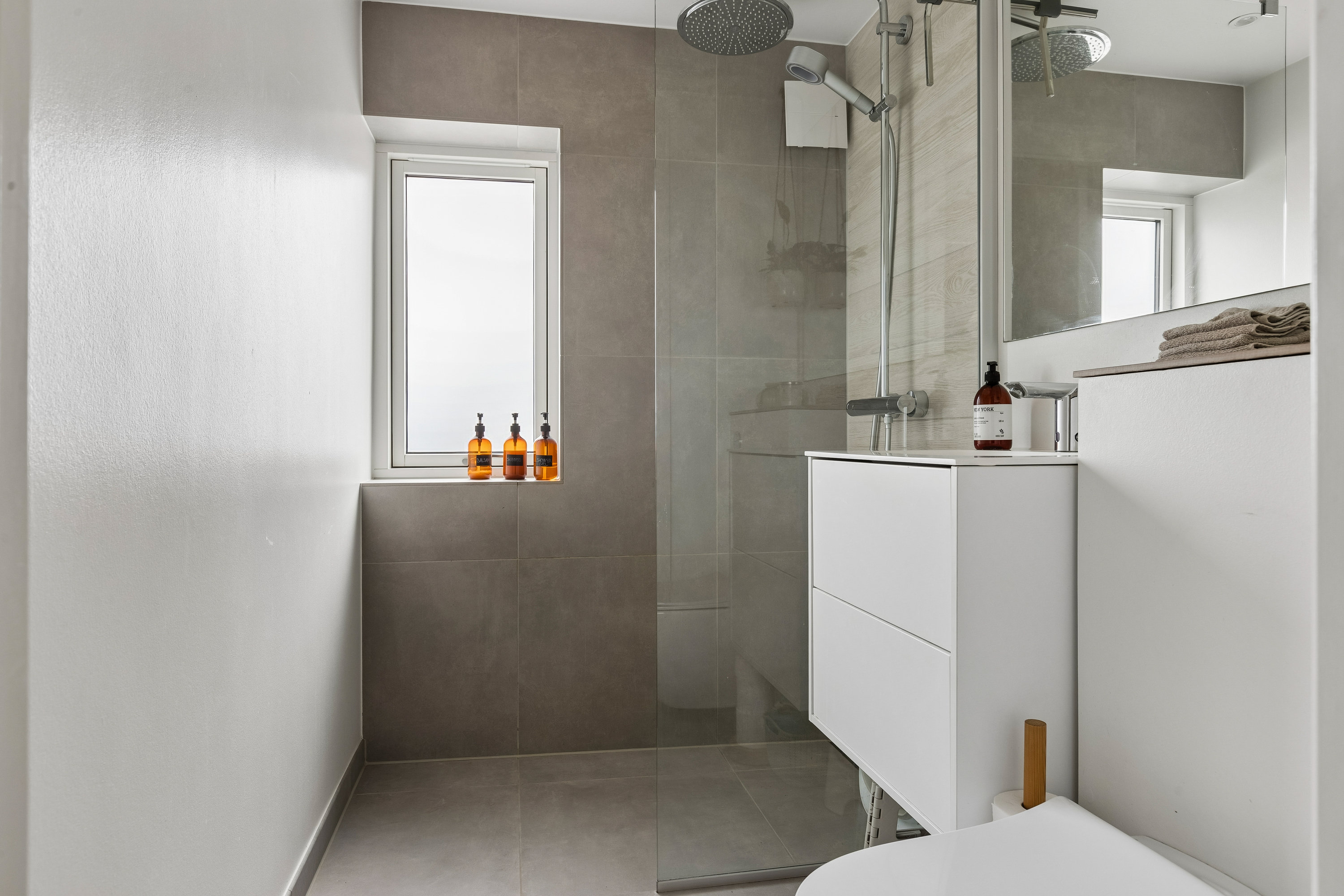 Fremhævet badeværelse billede i fuldskærmstilstand. Billede af Amager Landevej 150C, 2770 Kastrup