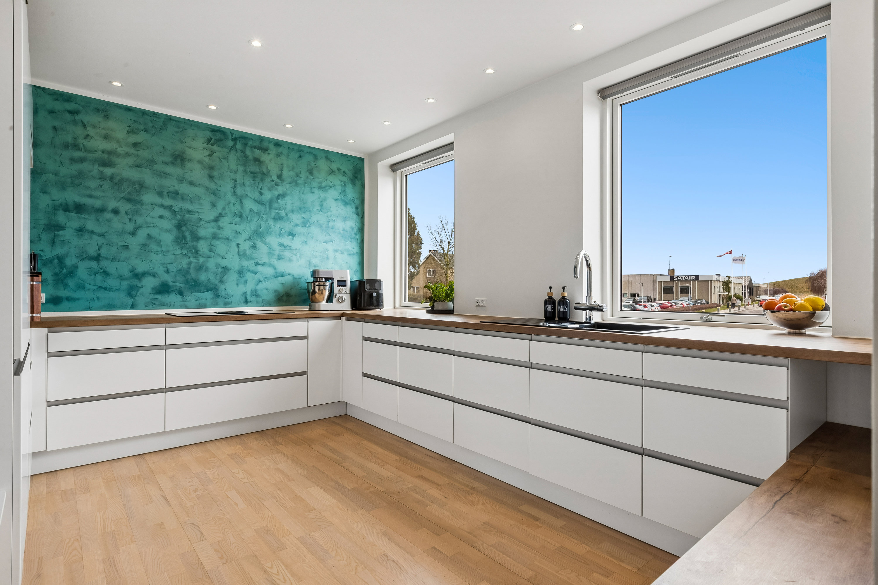 Fremhævet køkken billede i fuldskærmstilstand. Billede af Amager Landevej 150C, 2770 Kastrup