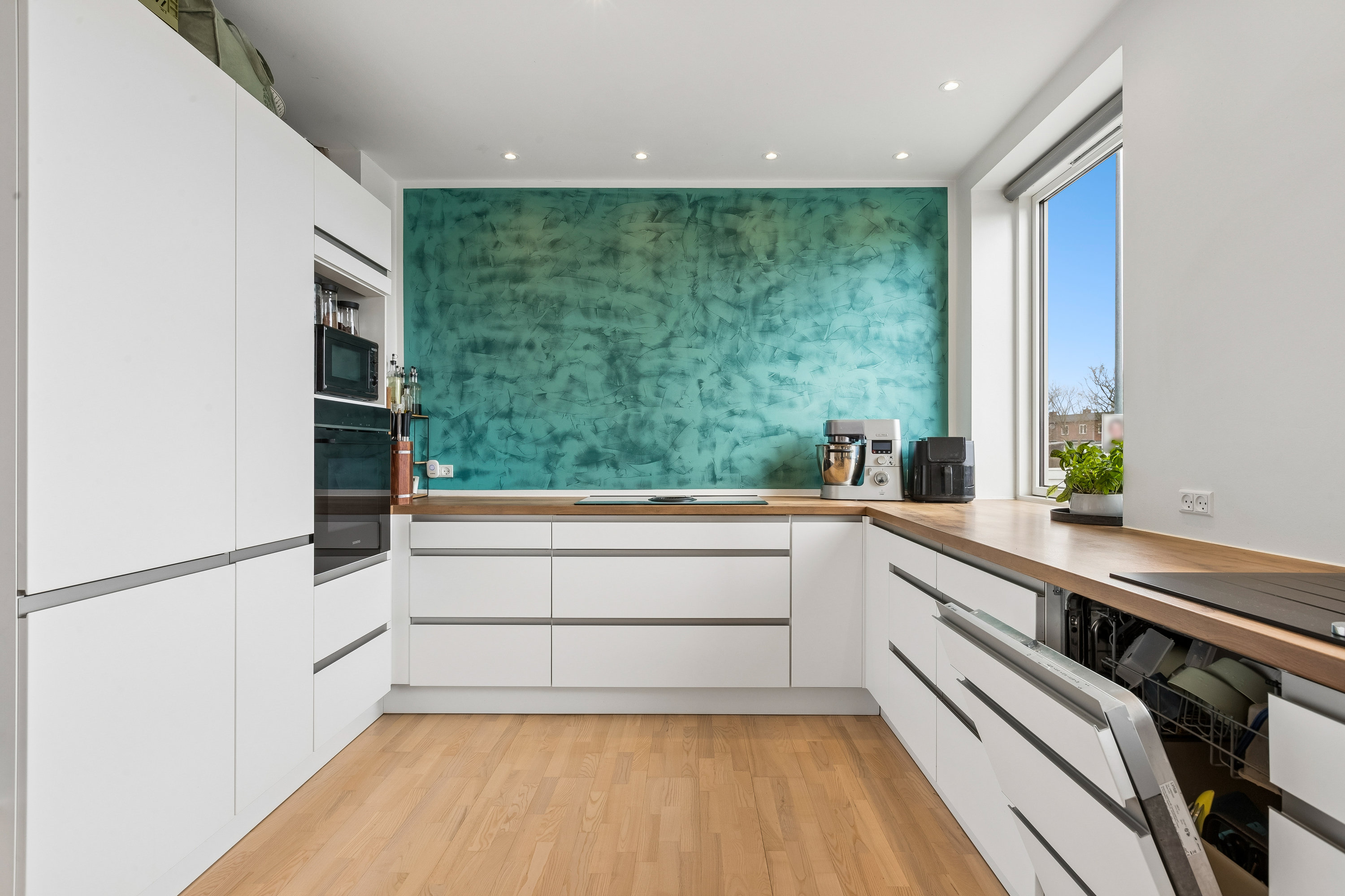 Fremhævet køkken billede i fuldskærmstilstand. Billede af Amager Landevej 150C, 2770 Kastrup