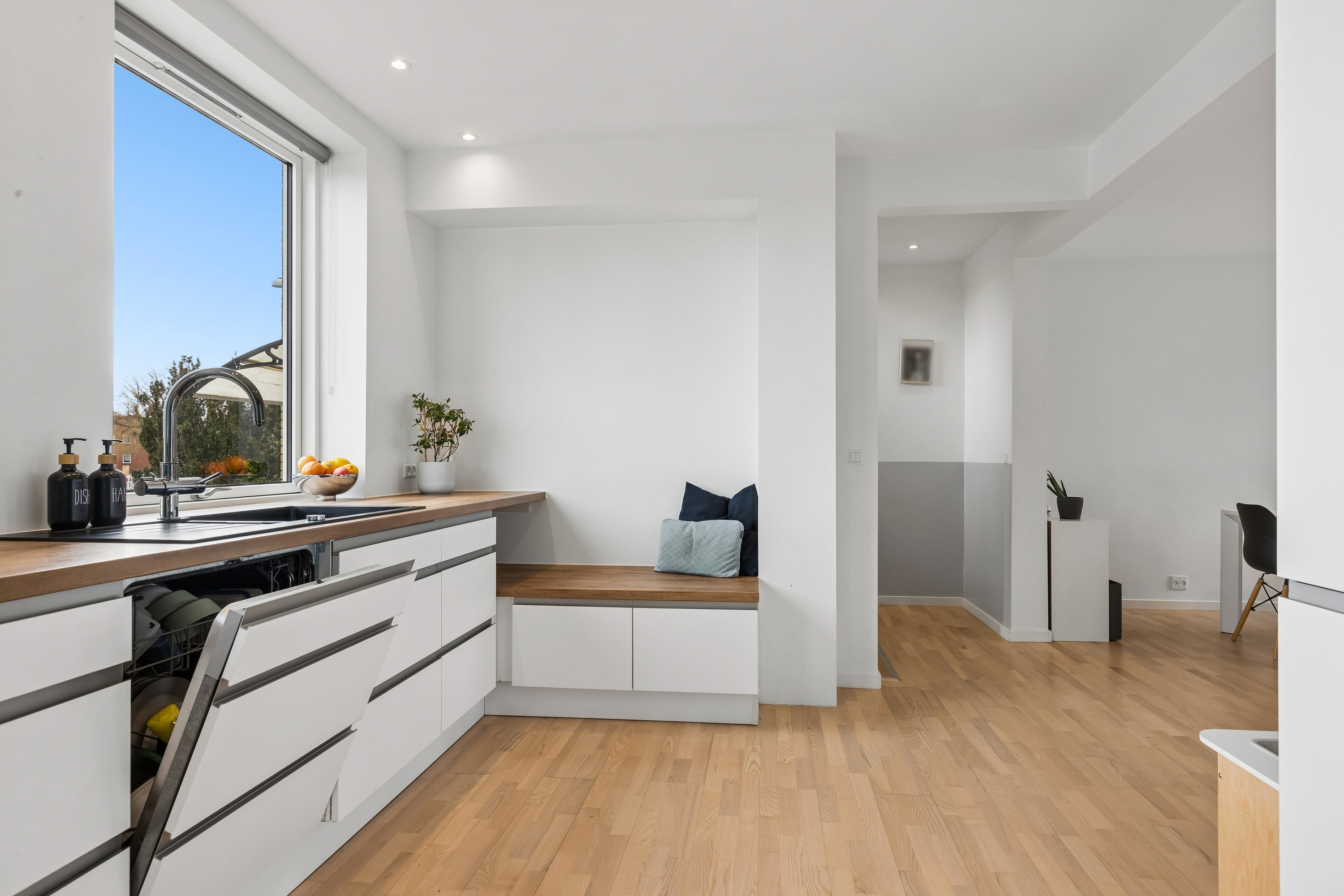 Fremhævet køkken billede i fuldskærmstilstand. Billede af Amager Landevej 150C, 2770 Kastrup