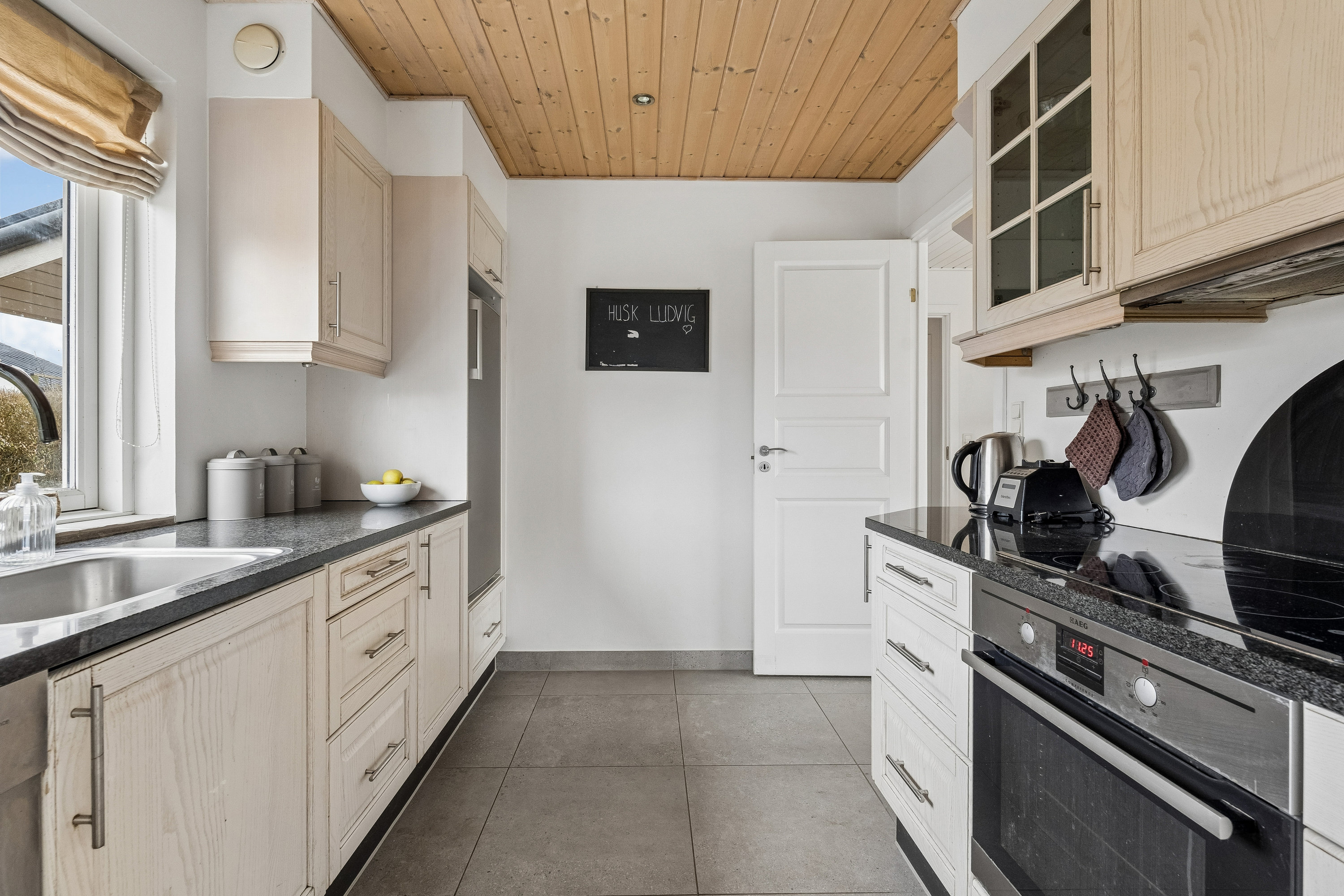 Fremhævet køkken billede i fuldskærmstilstand. Billede af Bøgevej 13, 8723 Løsning