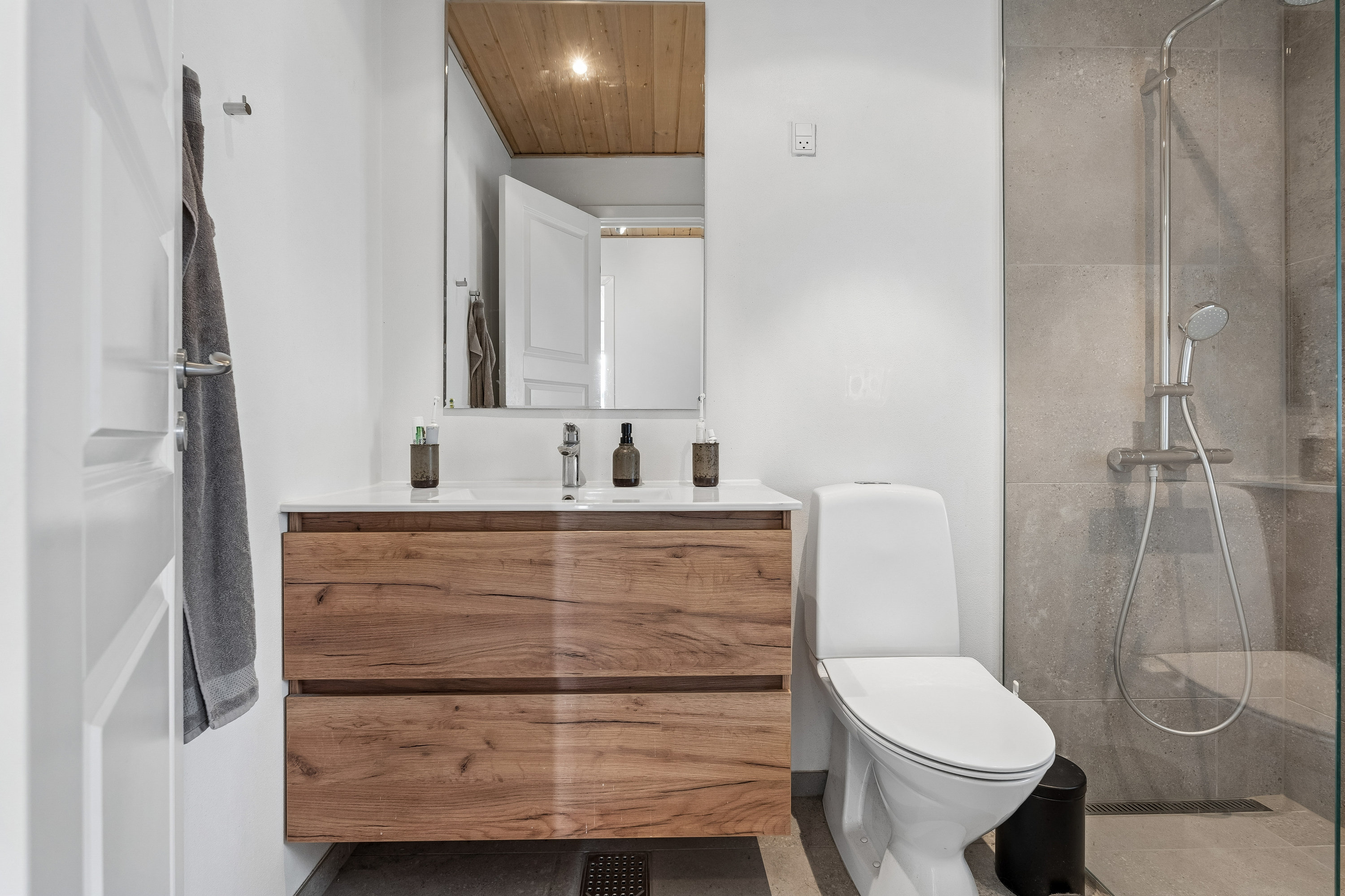 Fremhævet badeværelse billede i fuldskærmstilstand. Billede af Bøgevej 13, 8723 Løsning