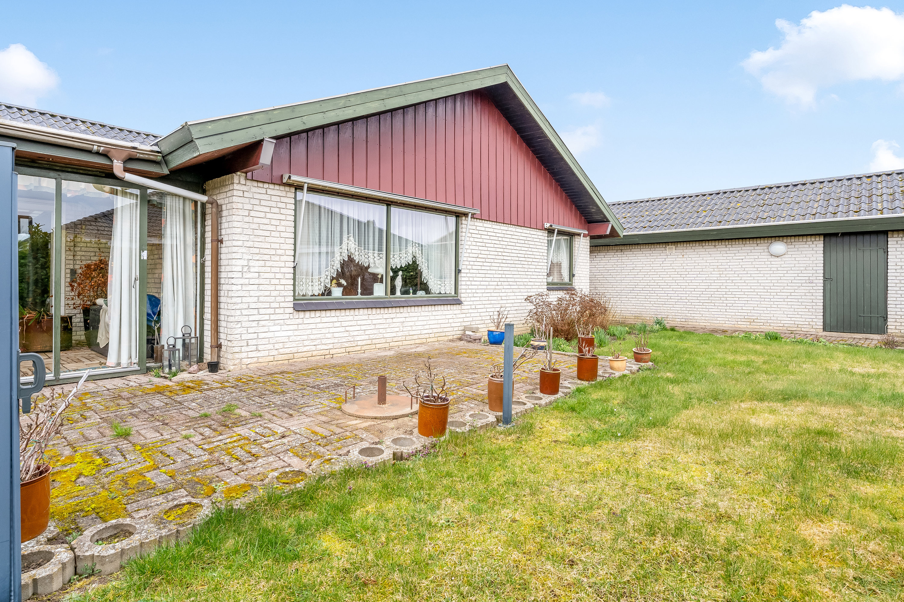 Fremhævet facade billede i fuldskærmstilstand. Billede af Amalievænget 20, 4900 Nakskov