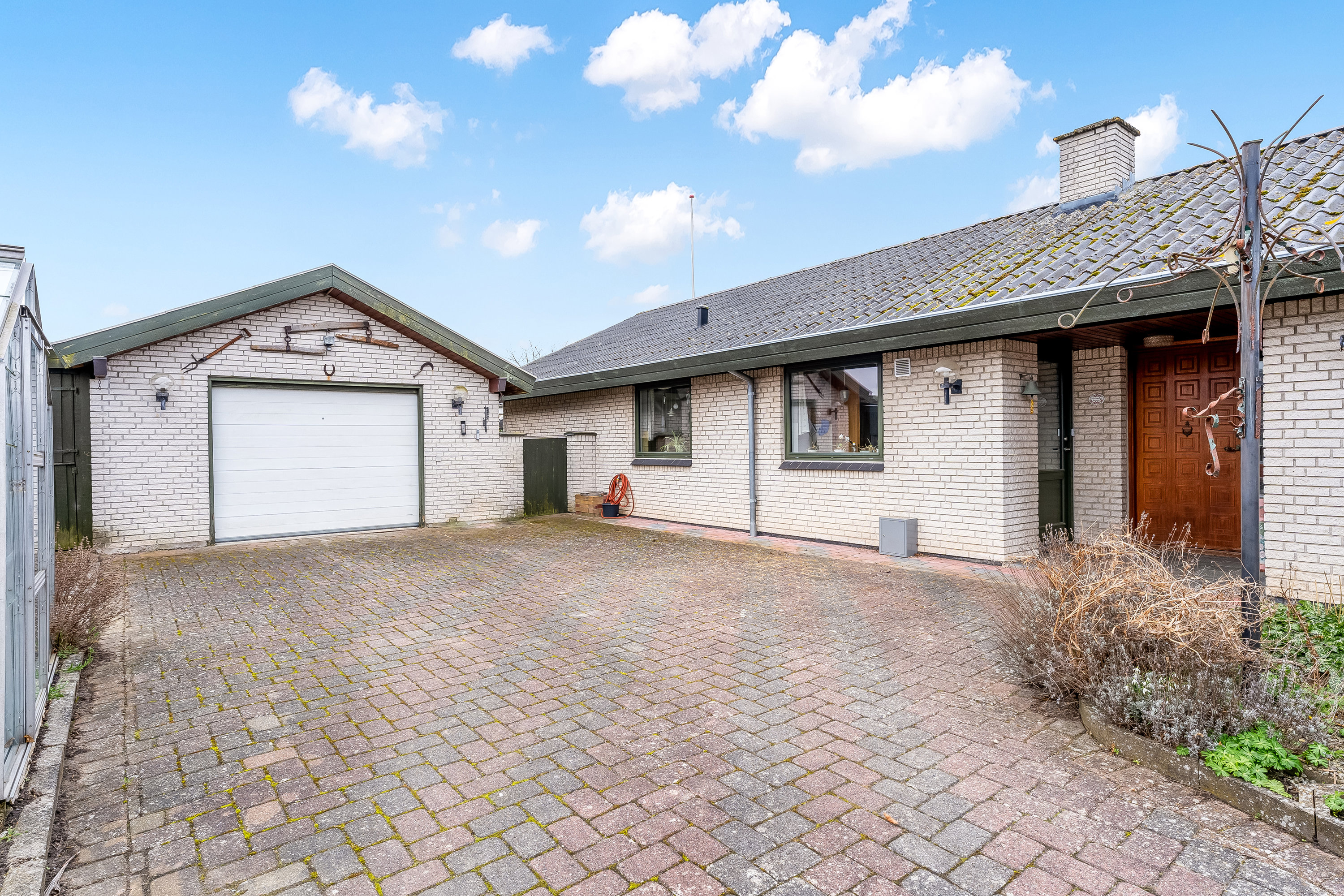 Fremhævet facade billede i fuldskærmstilstand. Billede af Amalievænget 20, 4900 Nakskov