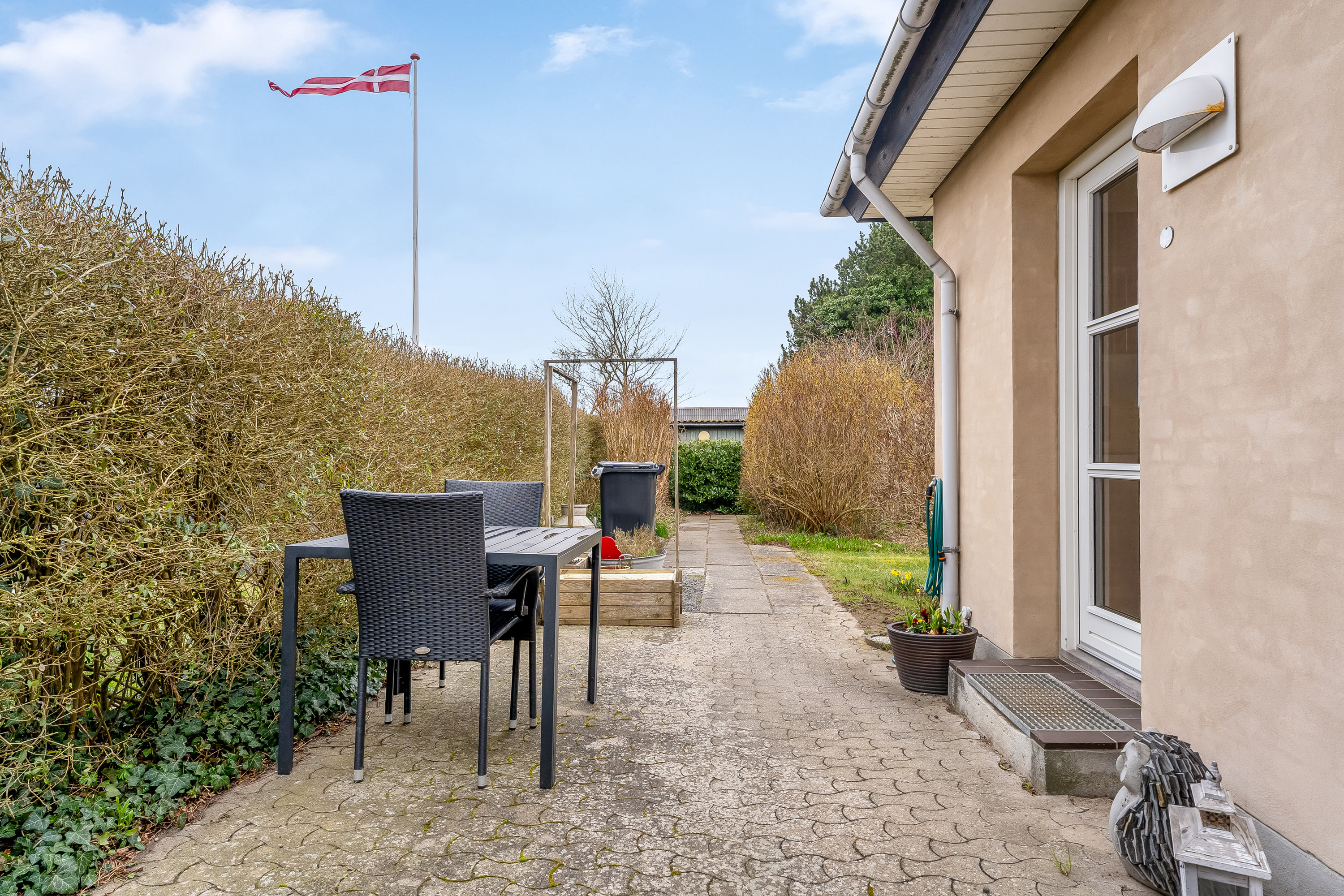 Fremhævet terrasse billede i fuldskærmstilstand. Billede af Svingels Allé 50, 4900 Nakskov