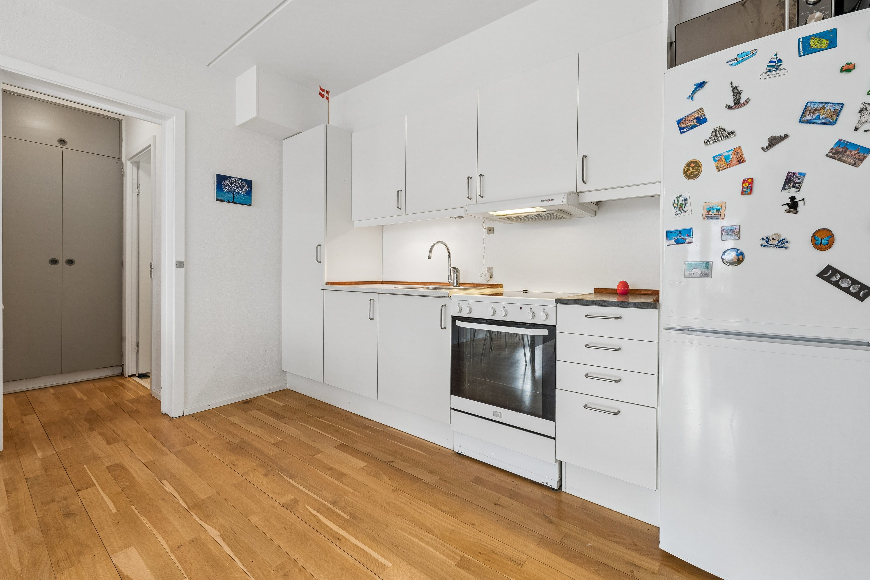 Fremhævet køkken billede i fuldskærmstilstand. Billede af Eremitageparken 327, st.. a., 2800 Kongens Lyngby