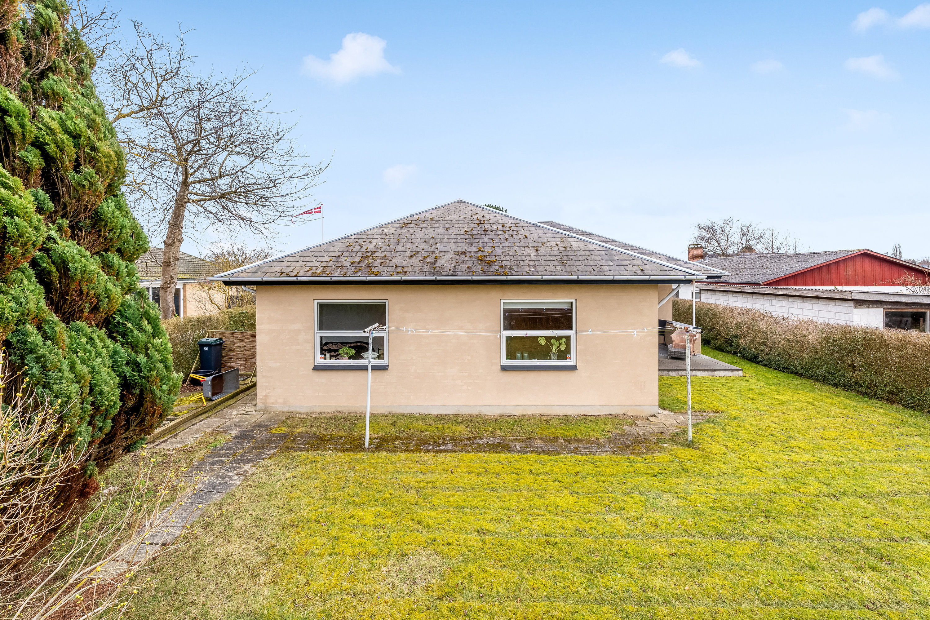 Fremhævet mastefoto billede i fuldskærmstilstand. Billede af Svingels Allé 50, 4900 Nakskov