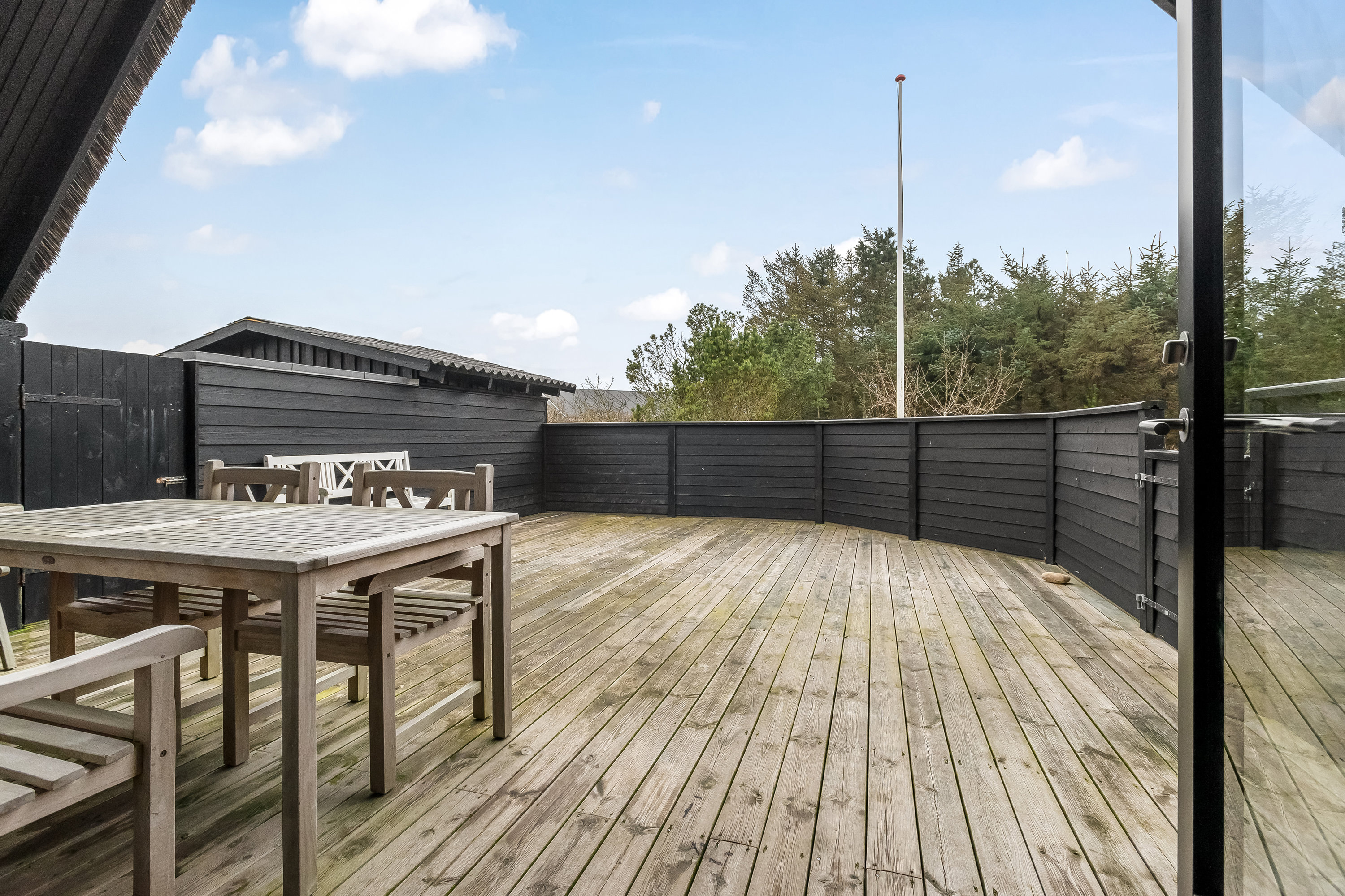 Fremhævet terrasse billede i fuldskærmstilstand. Billede af Fladsbjergvej 202, Klegod, 6950 Ringkøbing