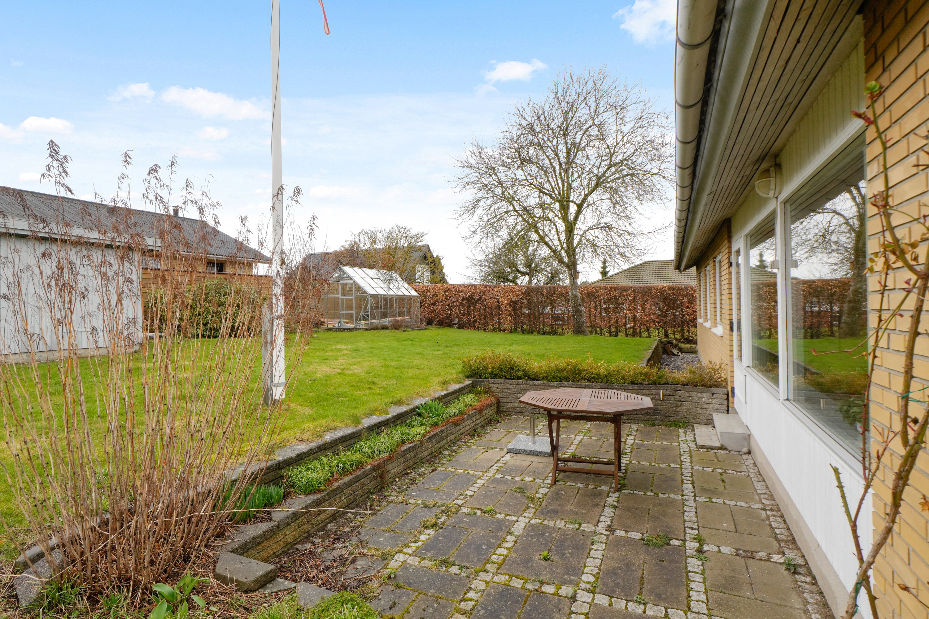 Fremhævet terrasse billede i fuldskærmstilstand. Billede af Aage Berntsens Alle 12, 2750 Ballerup