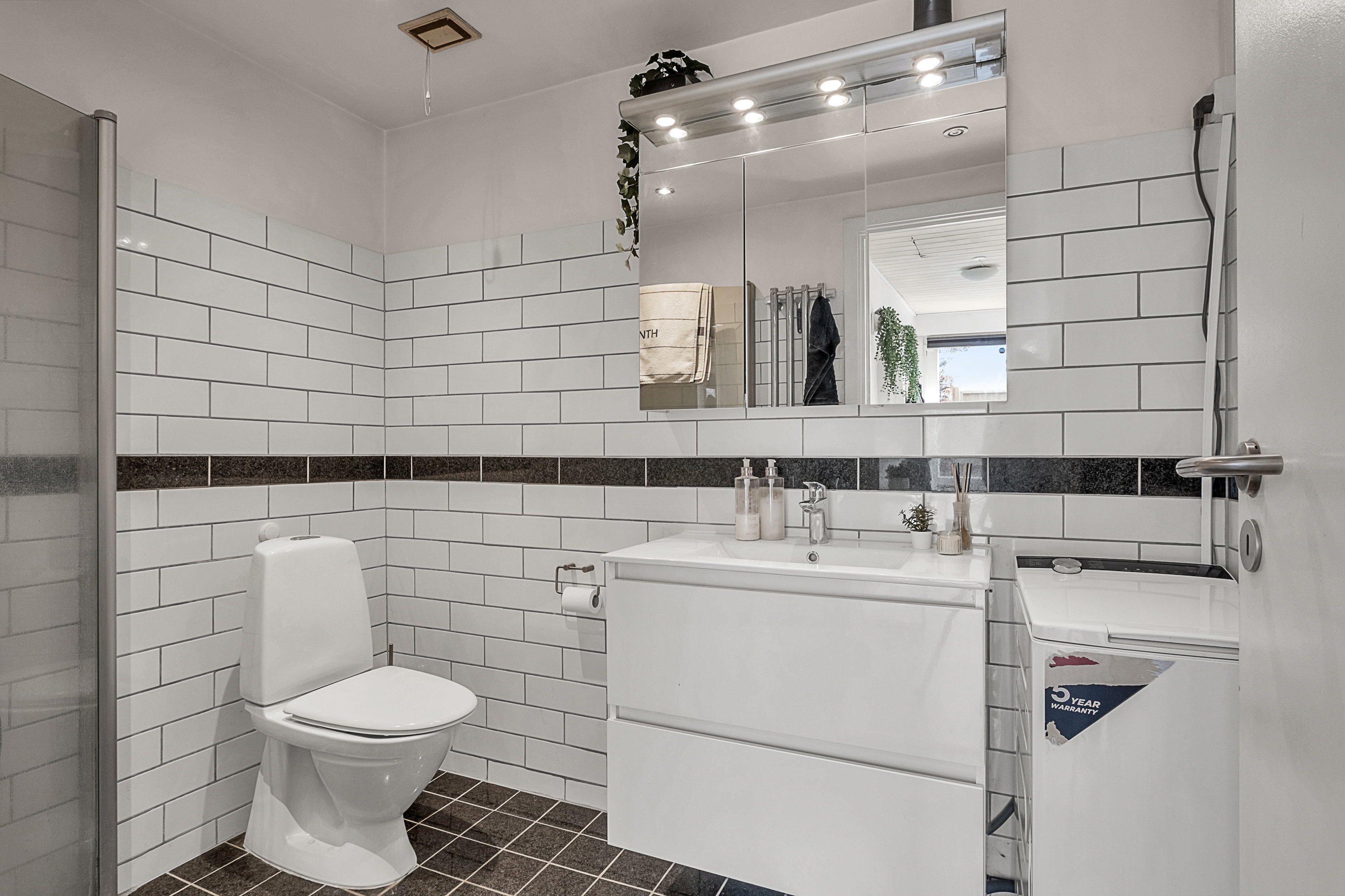 Fremhævet bade billede i fuldskærmstilstand. Billede af Østre Havevej 59, 8520 Lystrup