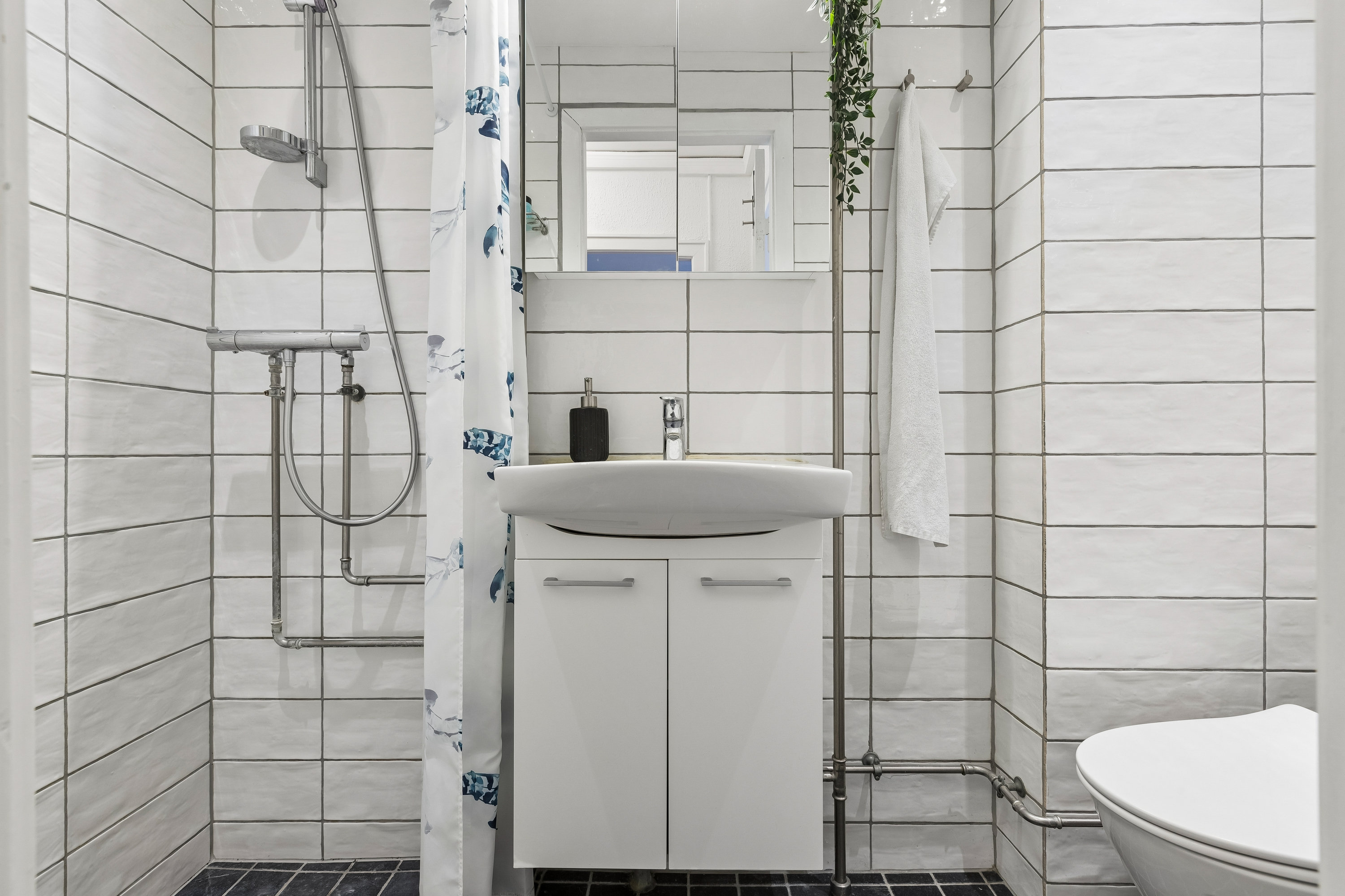 Fremhævet badeværelse billede i fuldskærmstilstand. Billede af Frankrigsgade 23, 2. th., 2300 København S