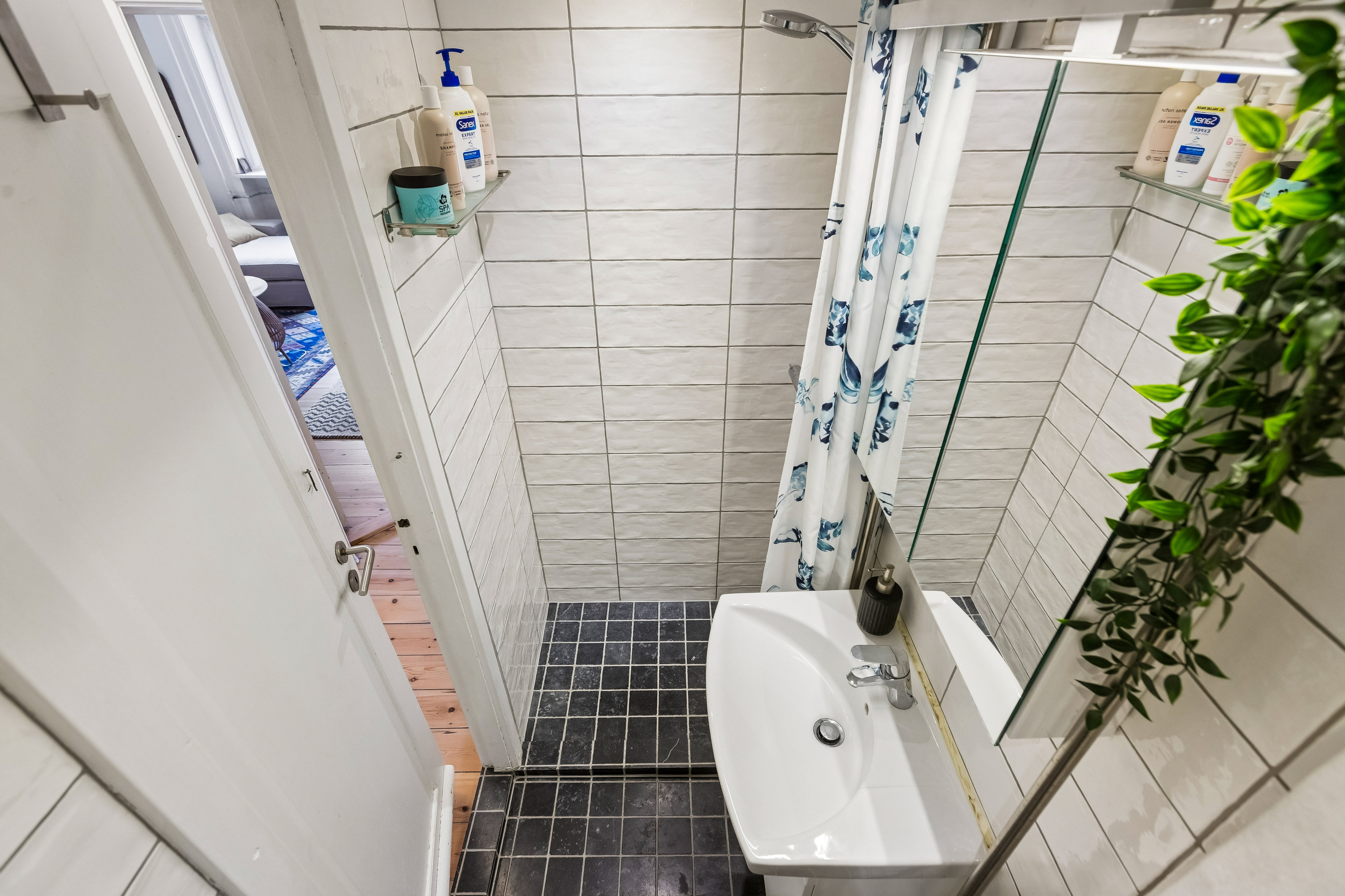 Fremhævet badeværelse billede i fuldskærmstilstand. Billede af Frankrigsgade 23, 2. th., 2300 København S