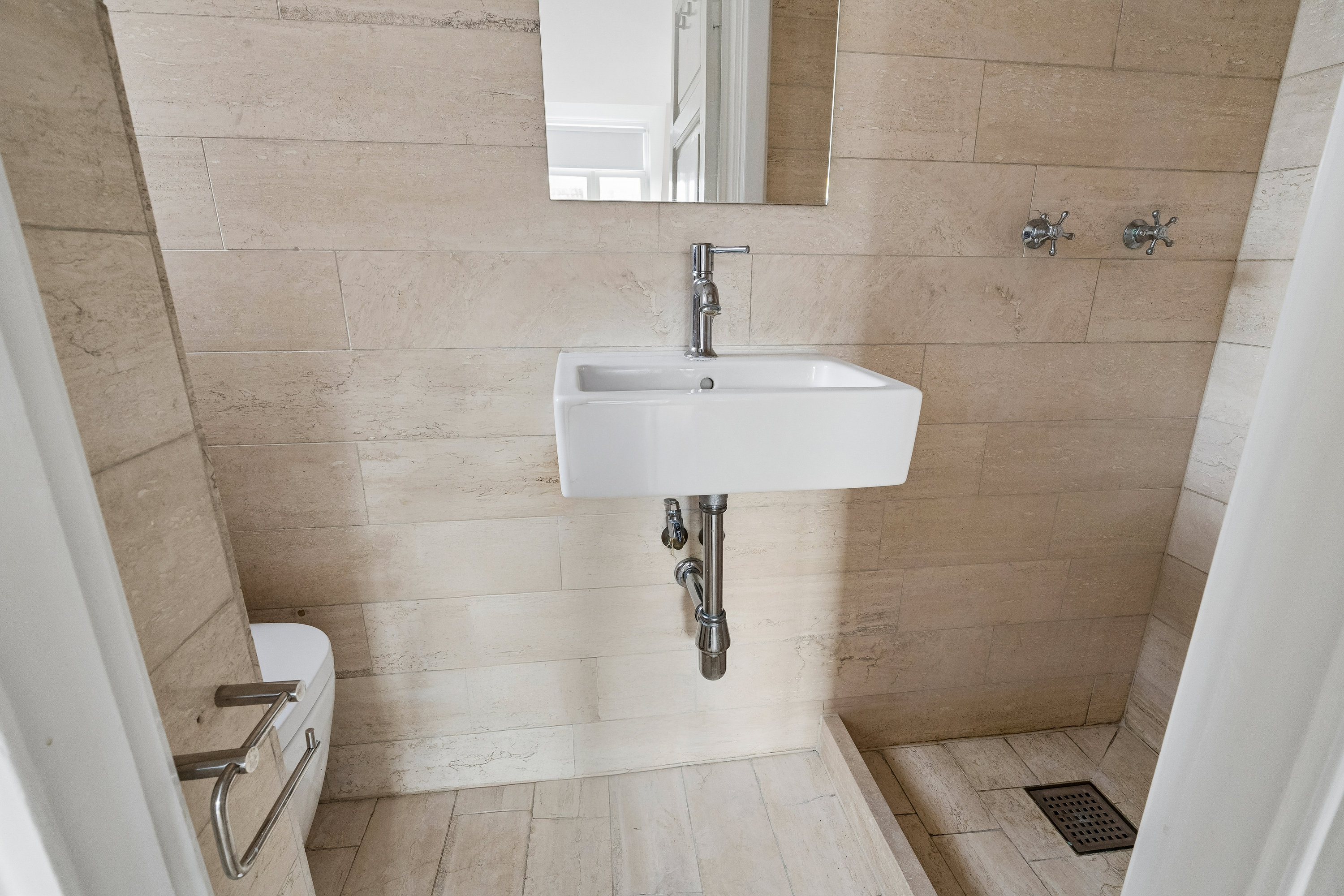 Fremhævet badeværelse billede i fuldskærmstilstand. Billede af Nybrogade 22, 5., 1203 København K