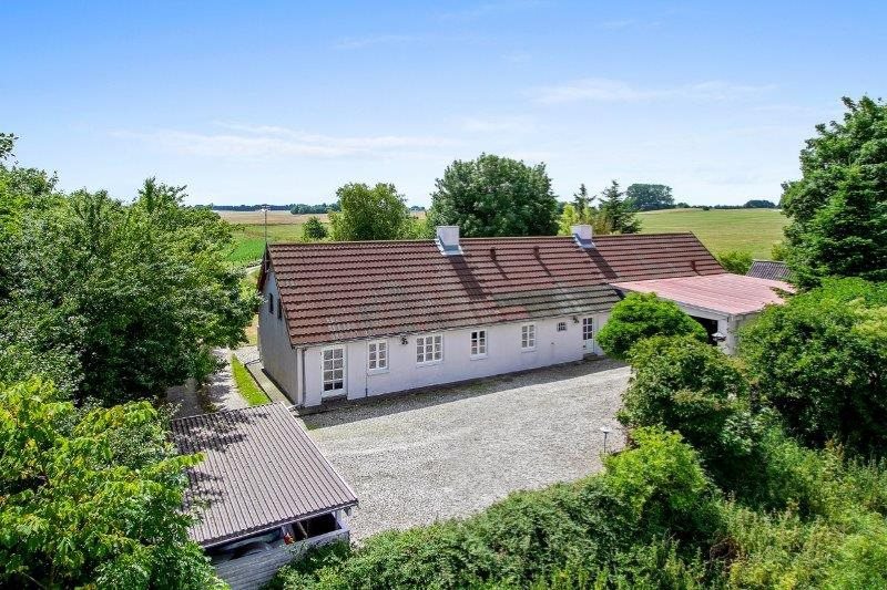 Miniaturebillede 1: . Billede af Langoddevej 13, 9750 Østervrå