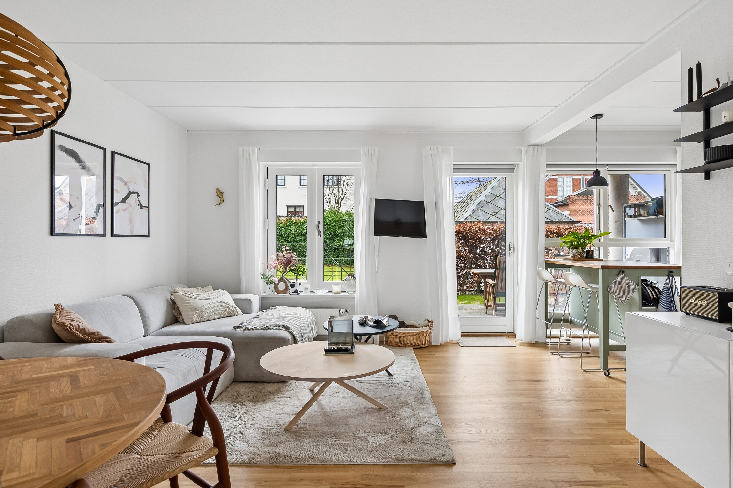 Fremhævet stue billede i fuldskærmstilstand. Billede af Hellerupvej 25, st.. tv., 2900 Hellerup