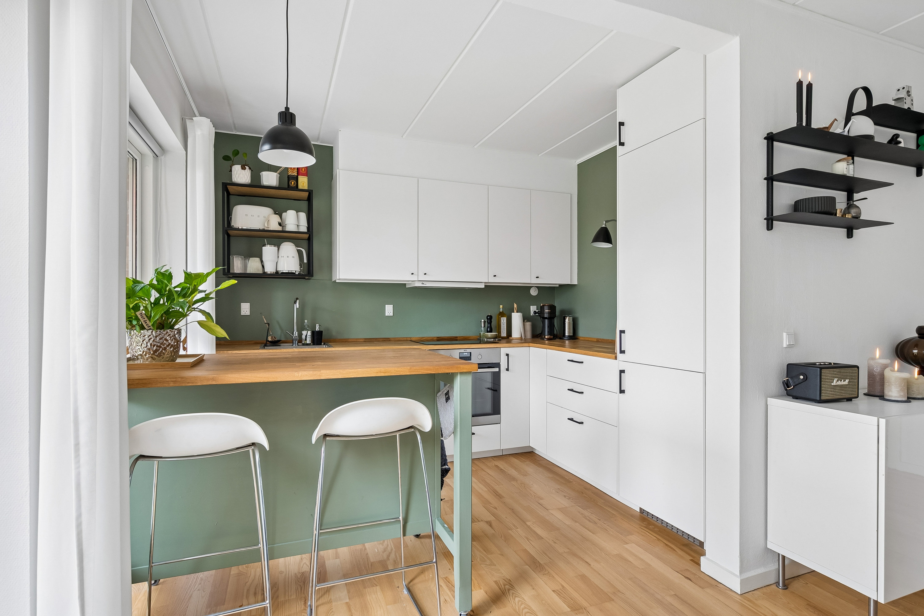 Fremhævet køkken billede i fuldskærmstilstand. Billede af Hellerupvej 25, st.. tv., 2900 Hellerup