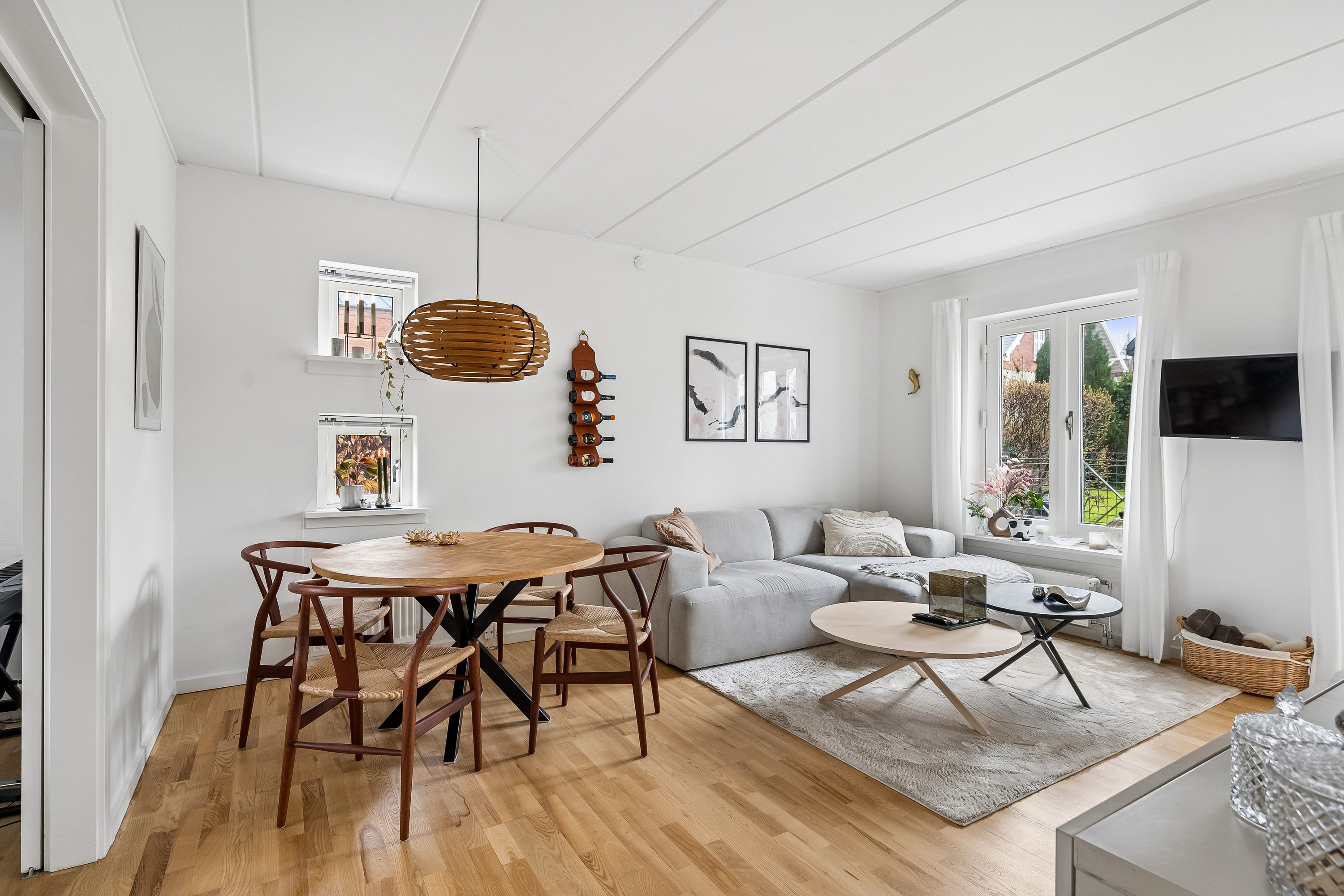 Miniaturebillede 1: stue. Billede af Hellerupvej 25, st.. tv., 2900 Hellerup