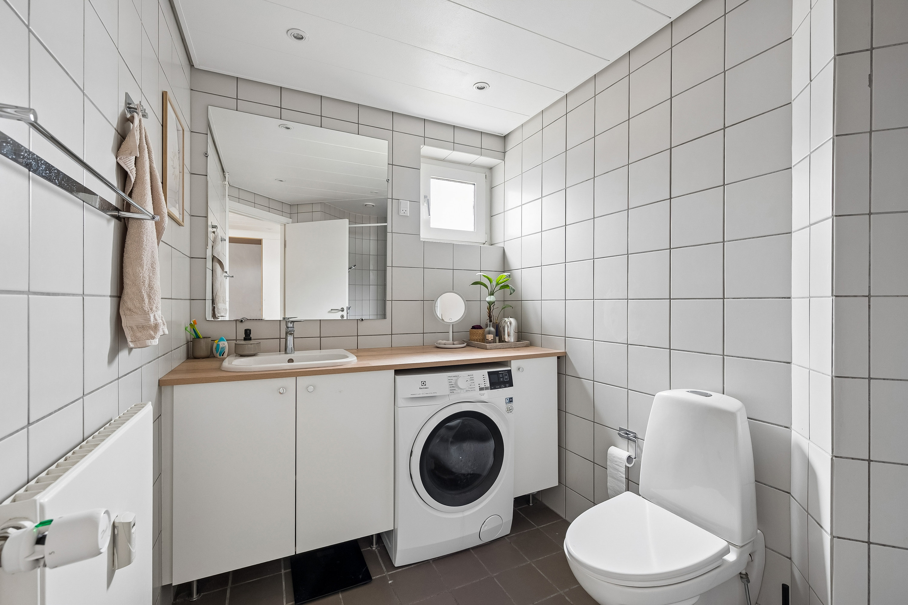 Fremhævet badeværelse billede i fuldskærmstilstand. Billede af Hellerupvej 25, st.. tv., 2900 Hellerup