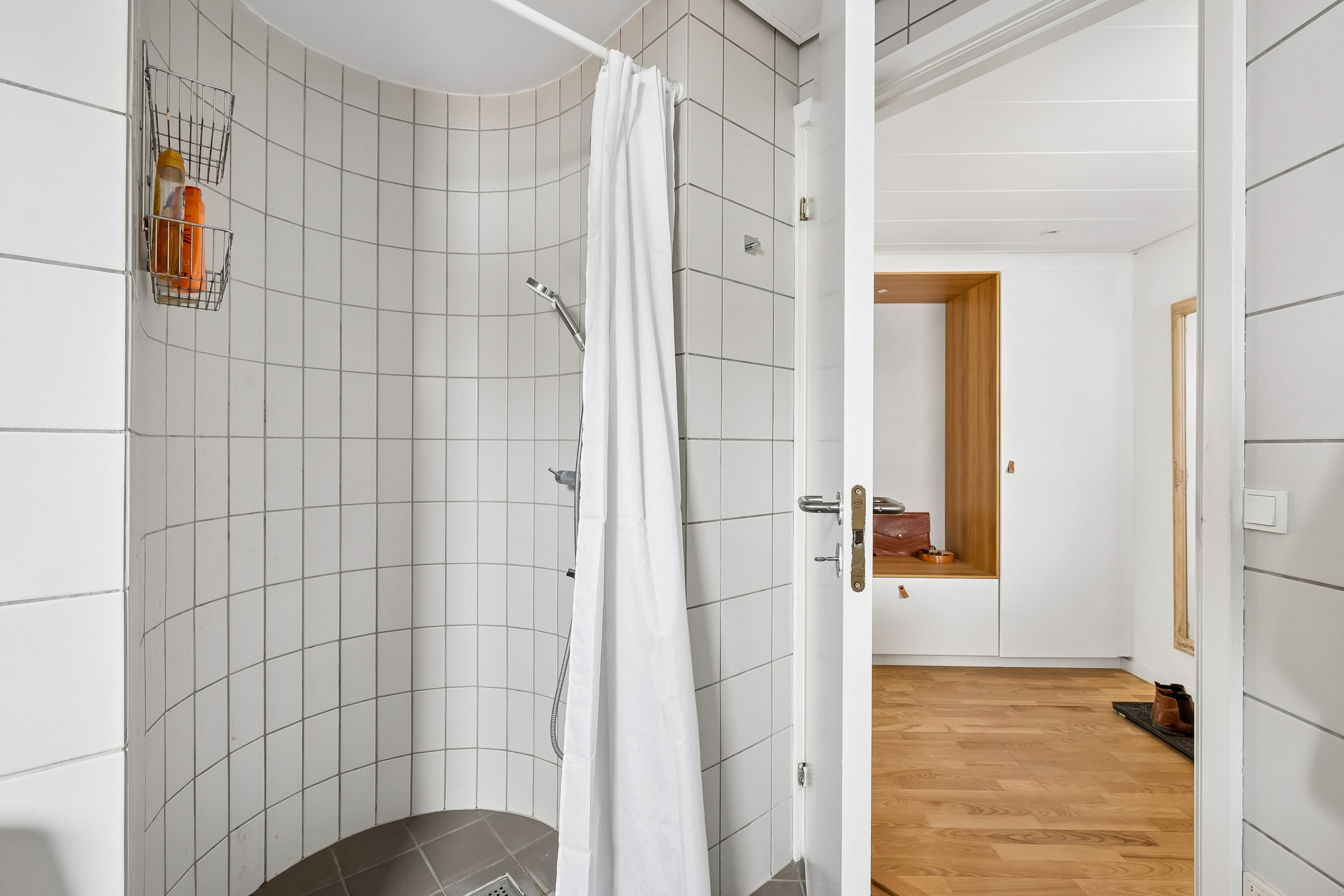 Fremhævet badeværelse billede i fuldskærmstilstand. Billede af Hellerupvej 25, st.. tv., 2900 Hellerup