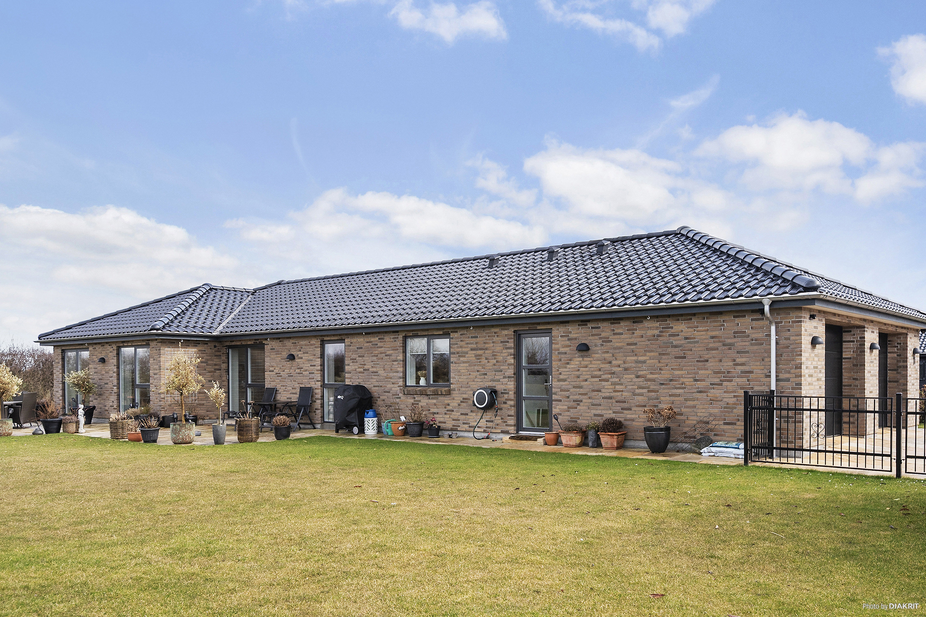 Fremhævet ejendommen billede i fuldskærmstilstand. Billede af Hasselvænget 11, 4652 Hårlev