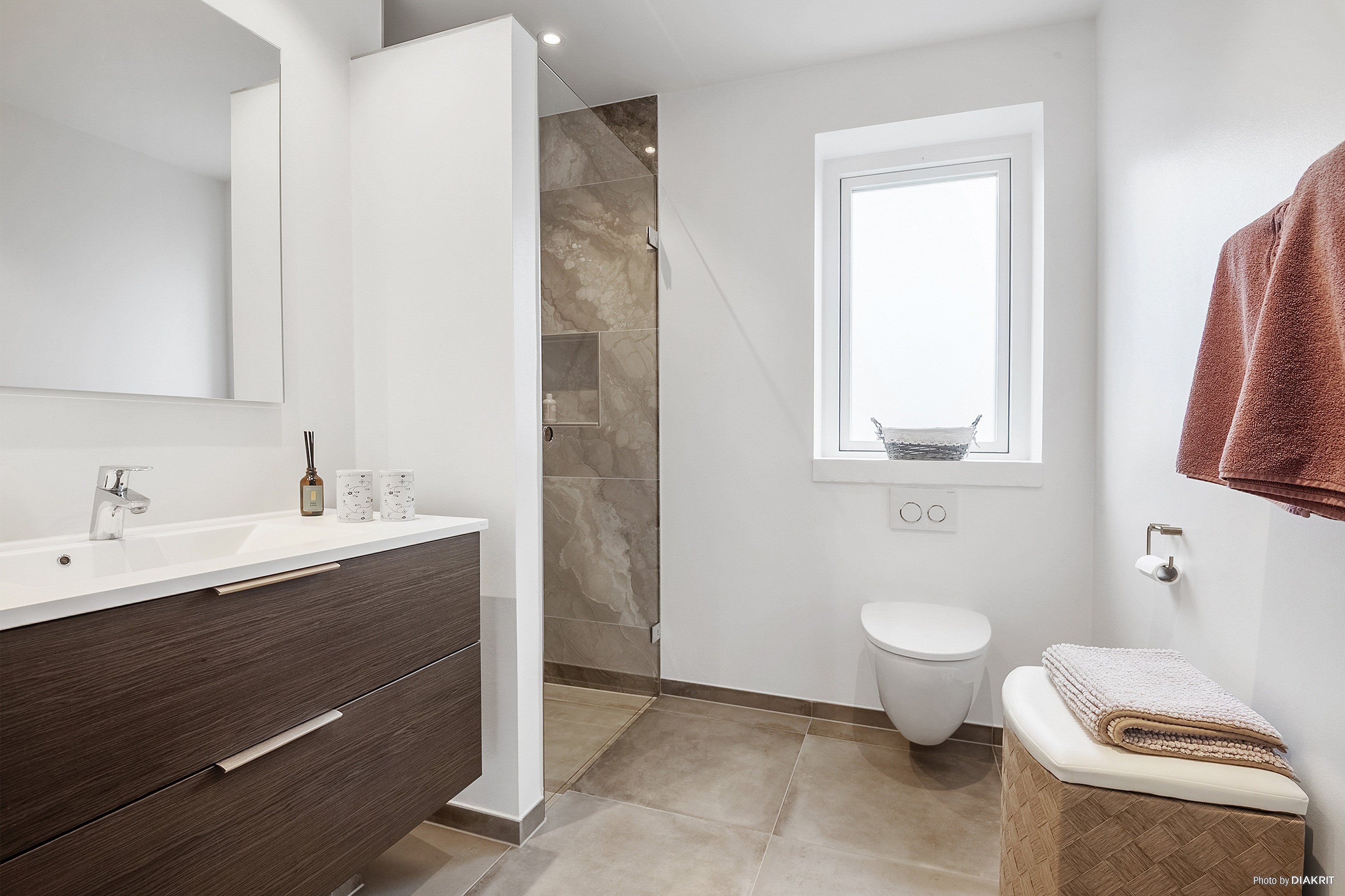 Fremhævet badeværelse billede i fuldskærmstilstand. Billede af Hasselvænget 11, 4652 Hårlev