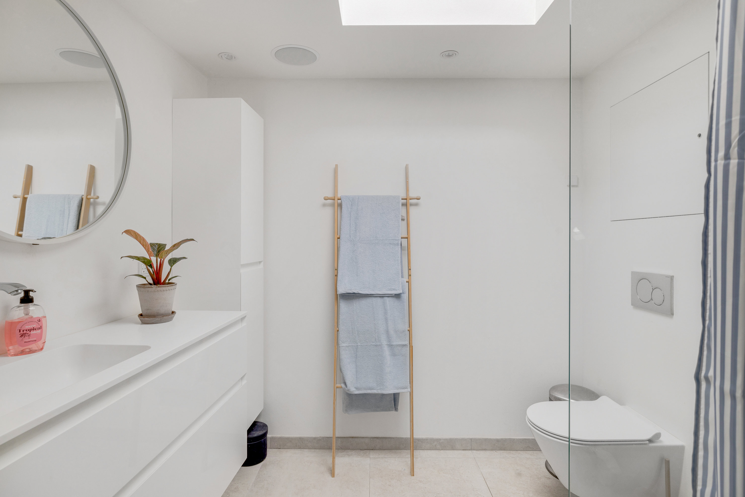 Fremhævet badeværelse billede i fuldskærmstilstand. Billede af Strandagervej 9, 2900 Hellerup