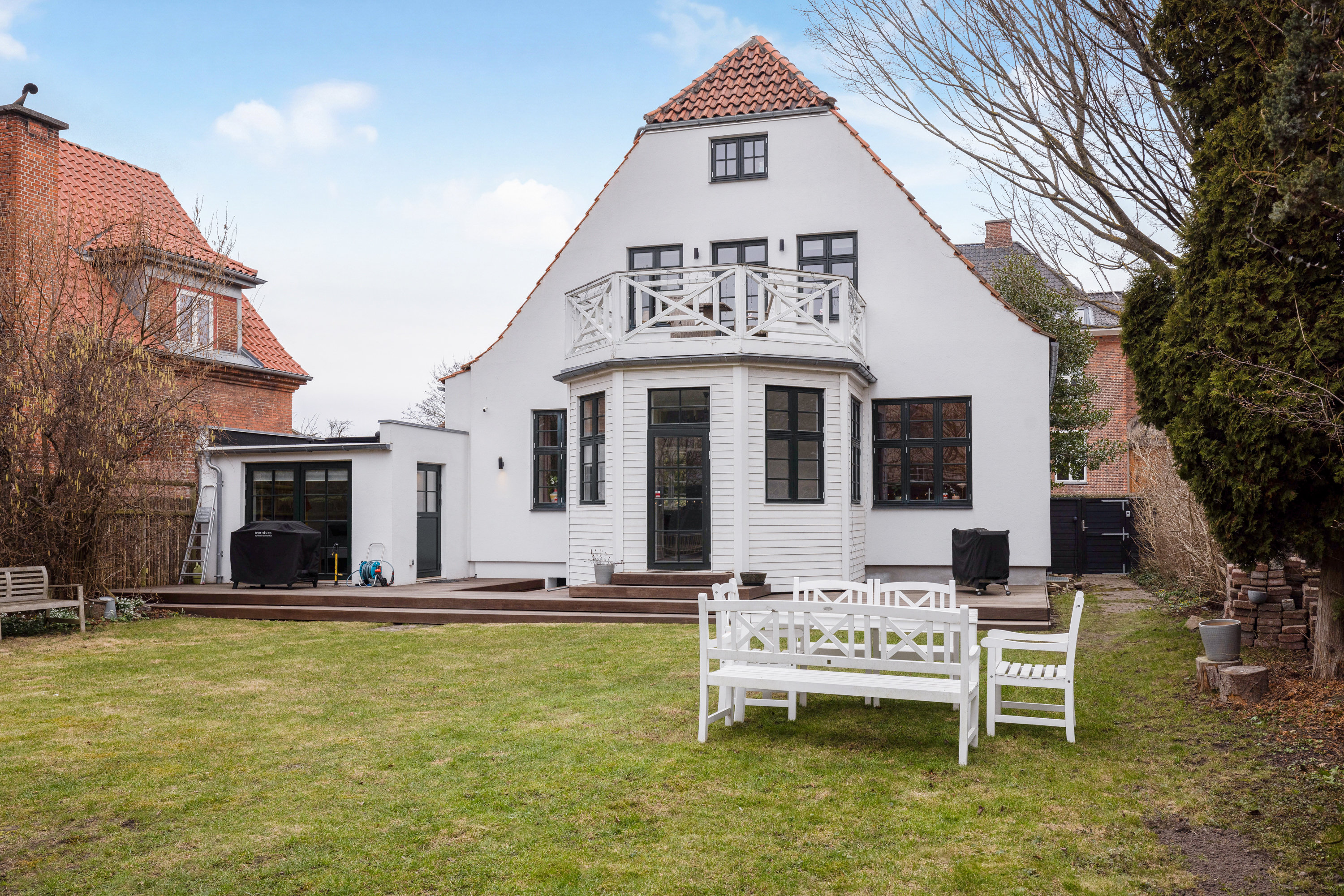 Fremhævet terrasse billede i fuldskærmstilstand. Billede af Strandagervej 9, 2900 Hellerup