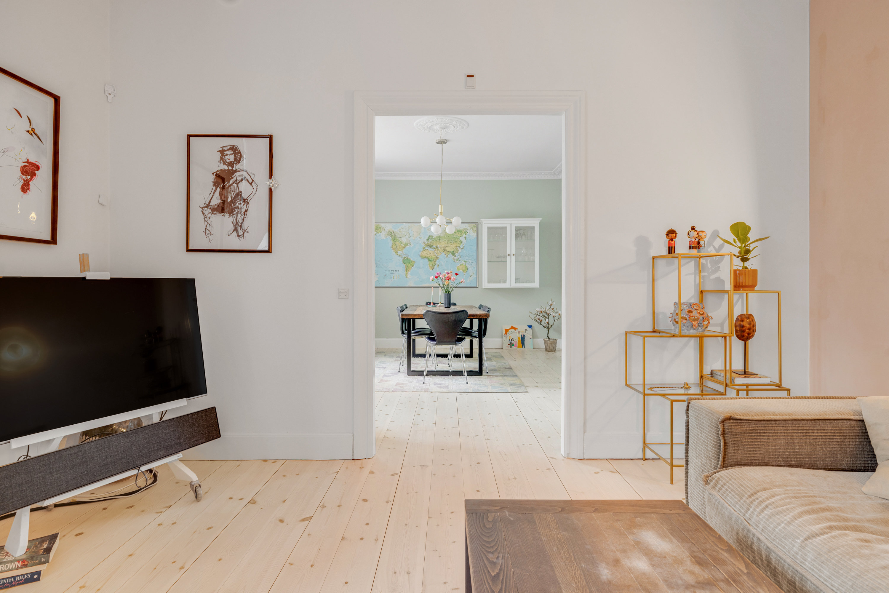 Fremhævet gang billede i fuldskærmstilstand. Billede af Strandagervej 9, 2900 Hellerup